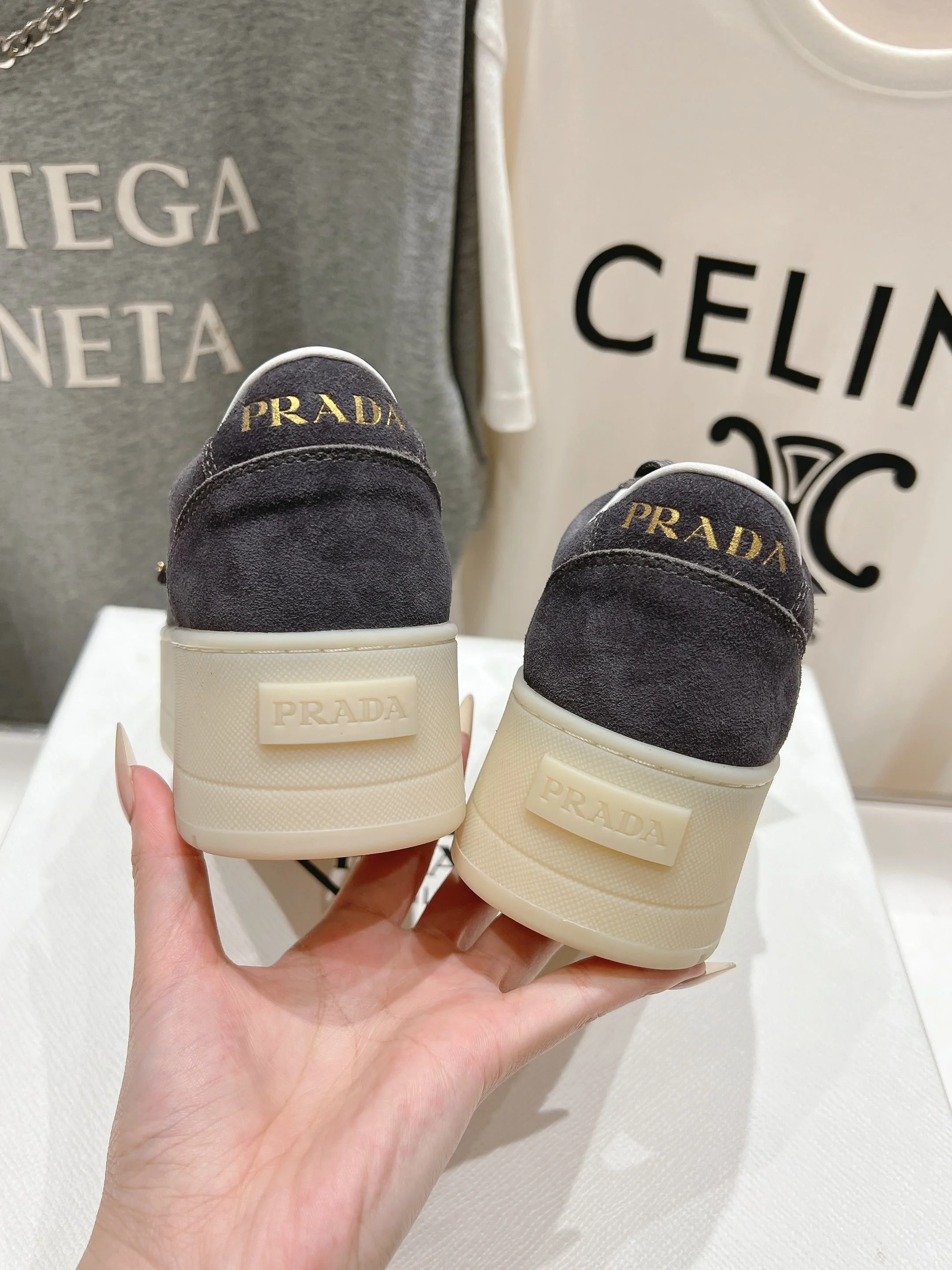Prada Low Shoes Classic 34198