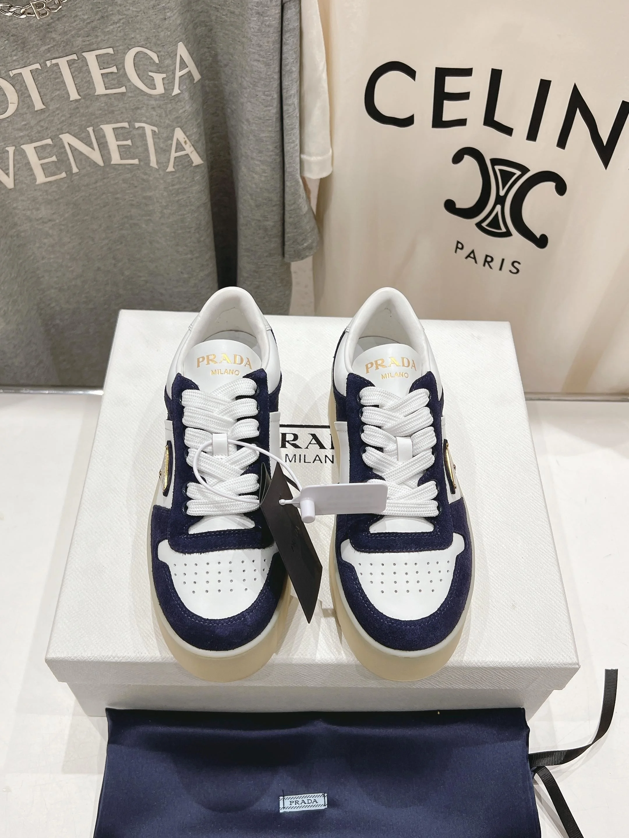 WrinkleFree Prada Low Shoes 34201