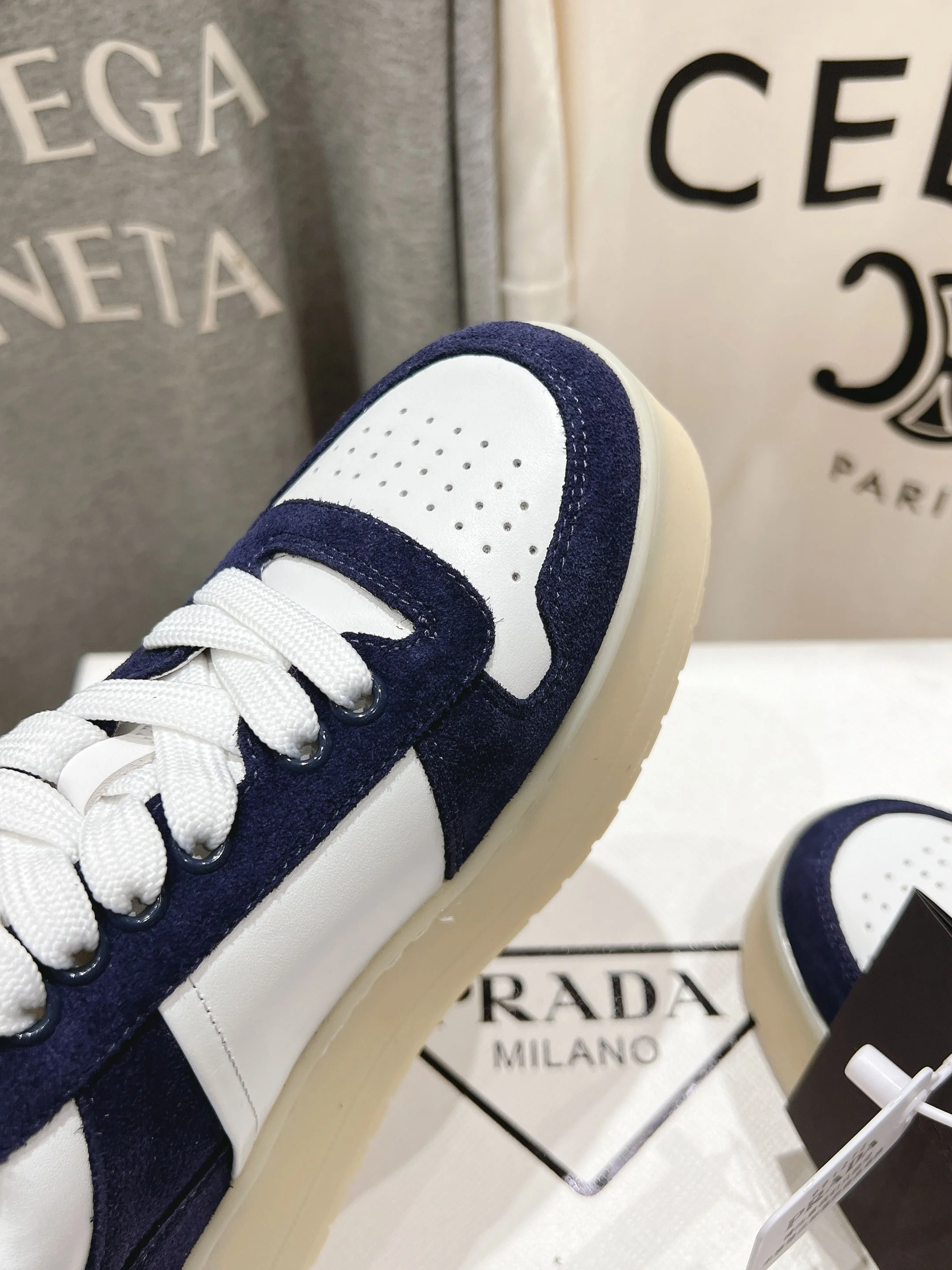 WrinkleFree Prada Low Shoes 34201