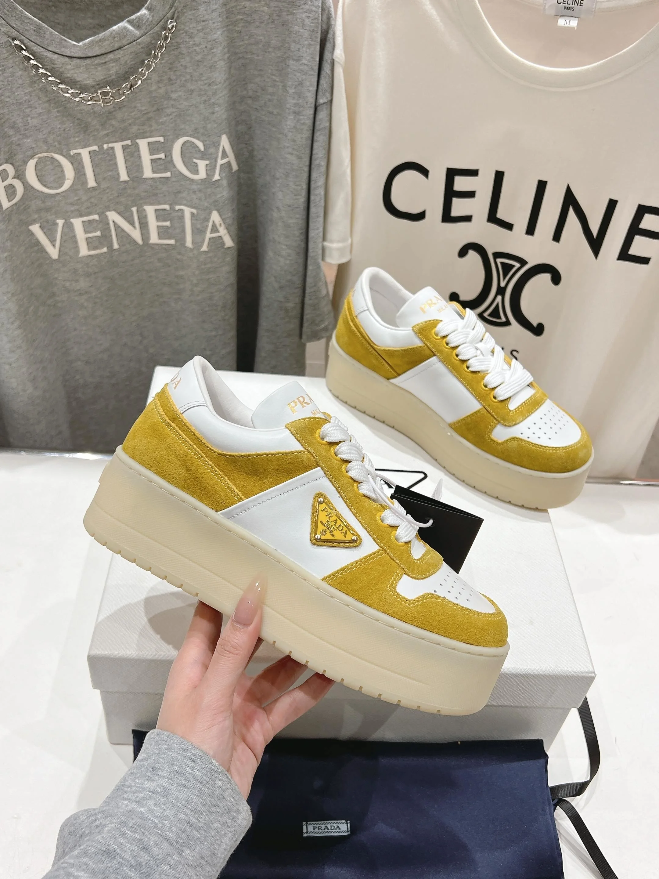 Prada Low Shoes Durable 34196