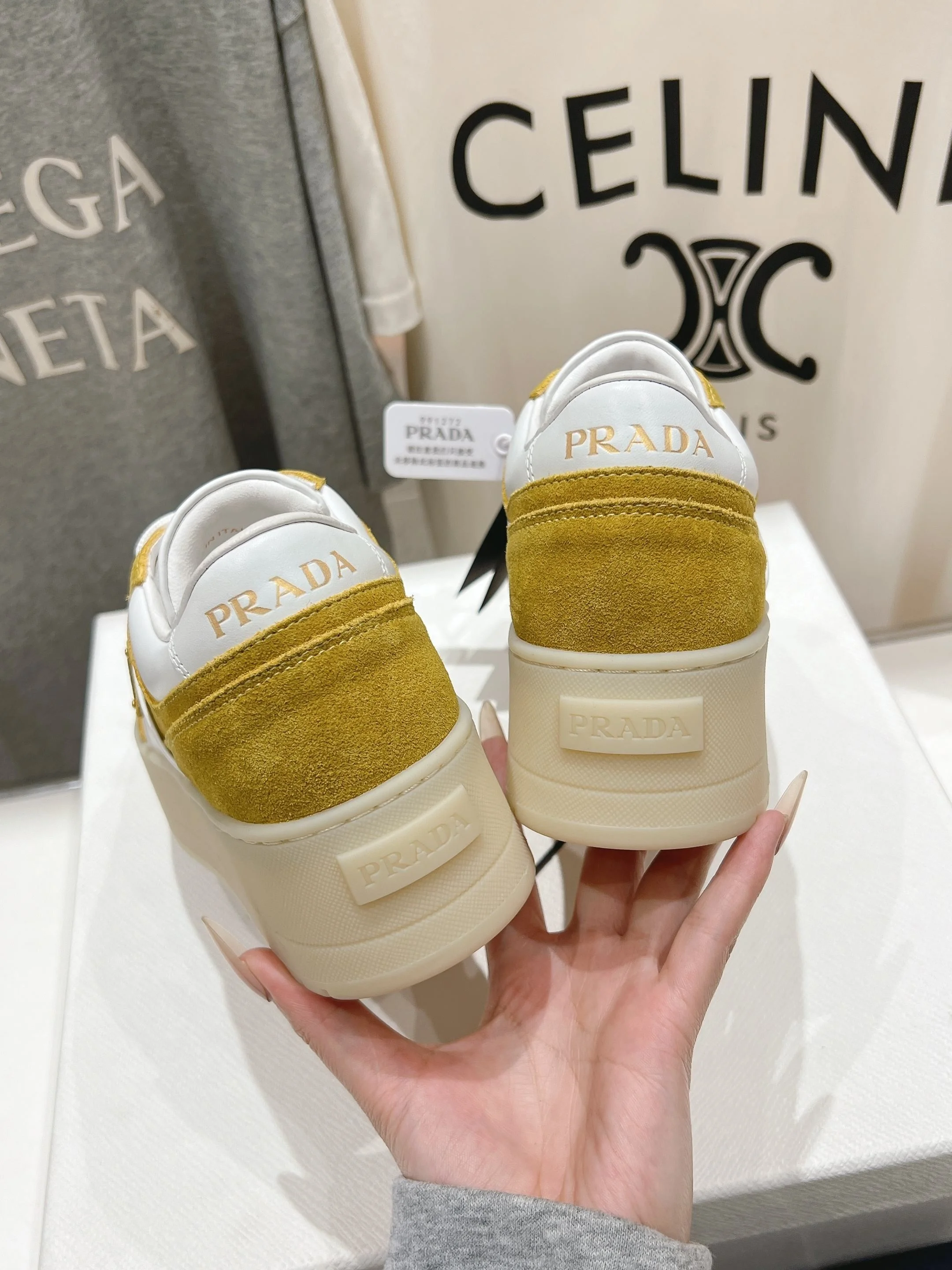 Prada Low Shoes Durable 34196
