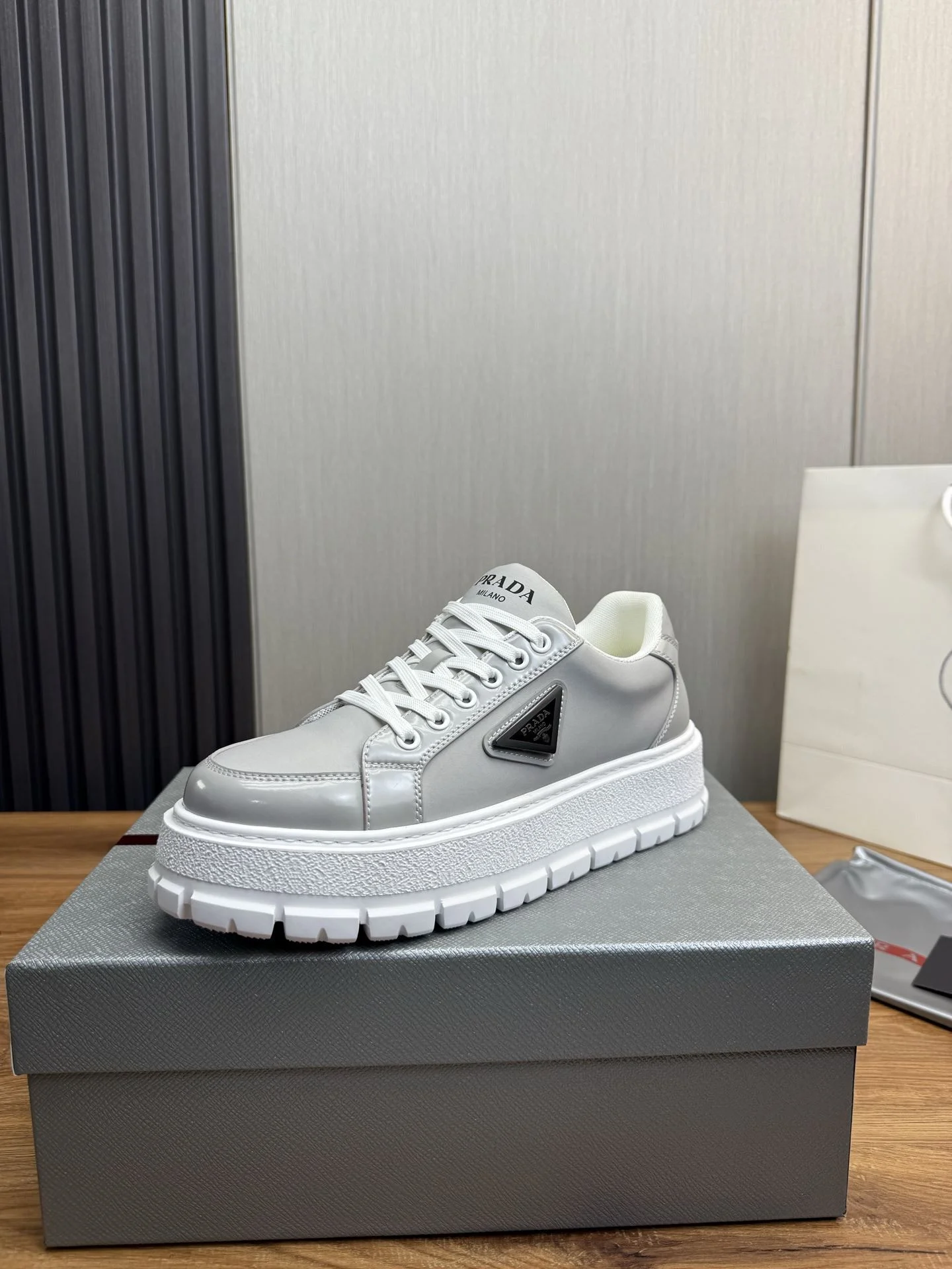 Prada Low Shoes Breathable 34193