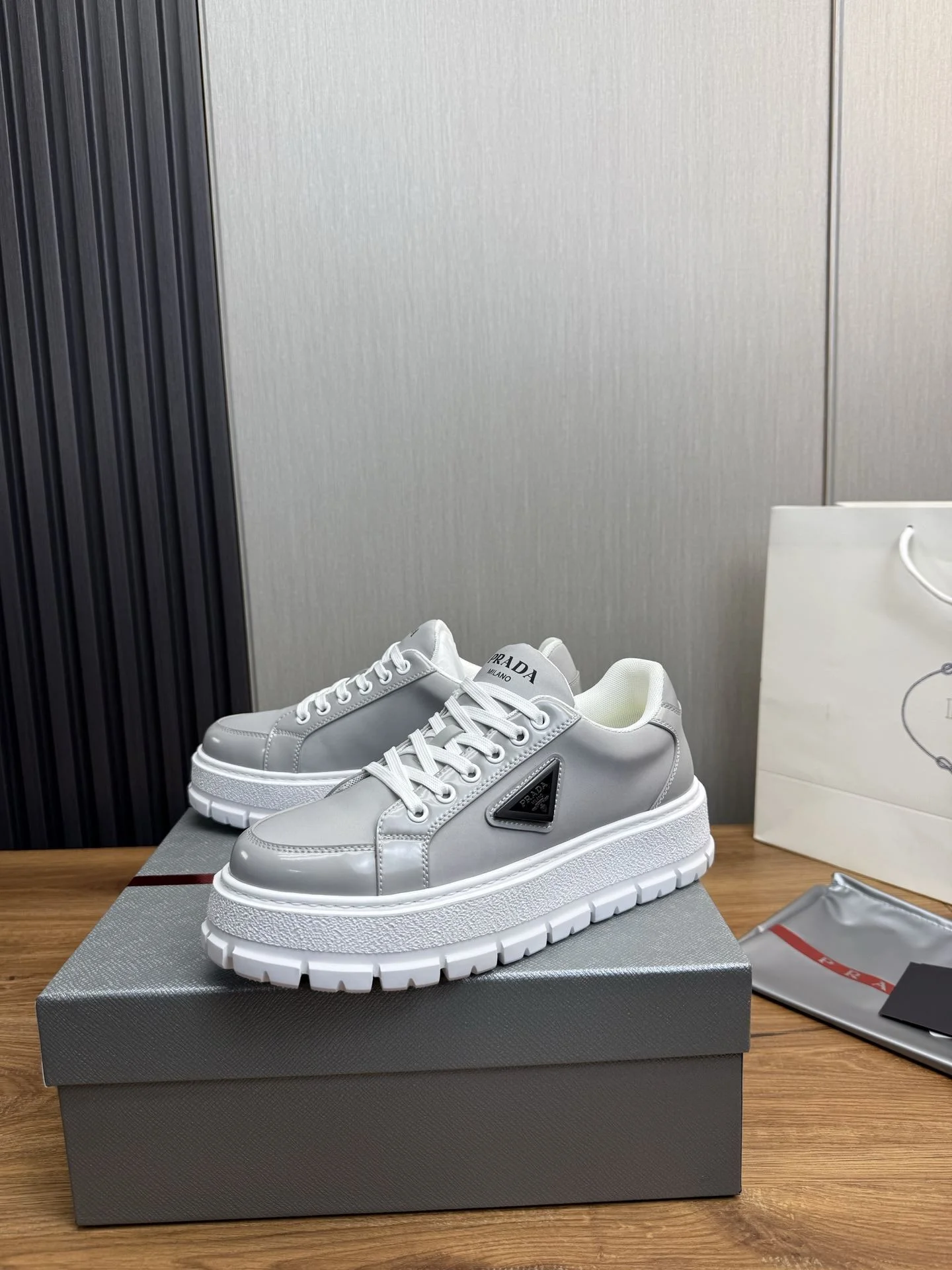 Prada Low Shoes Breathable 34193