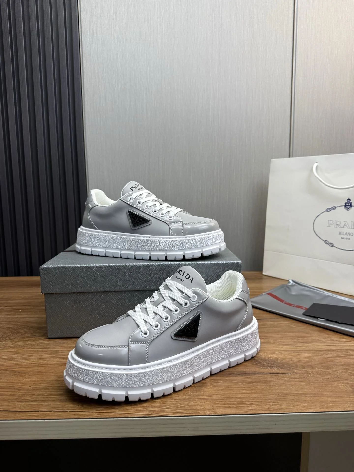 Prada Low Shoes Breathable 34193