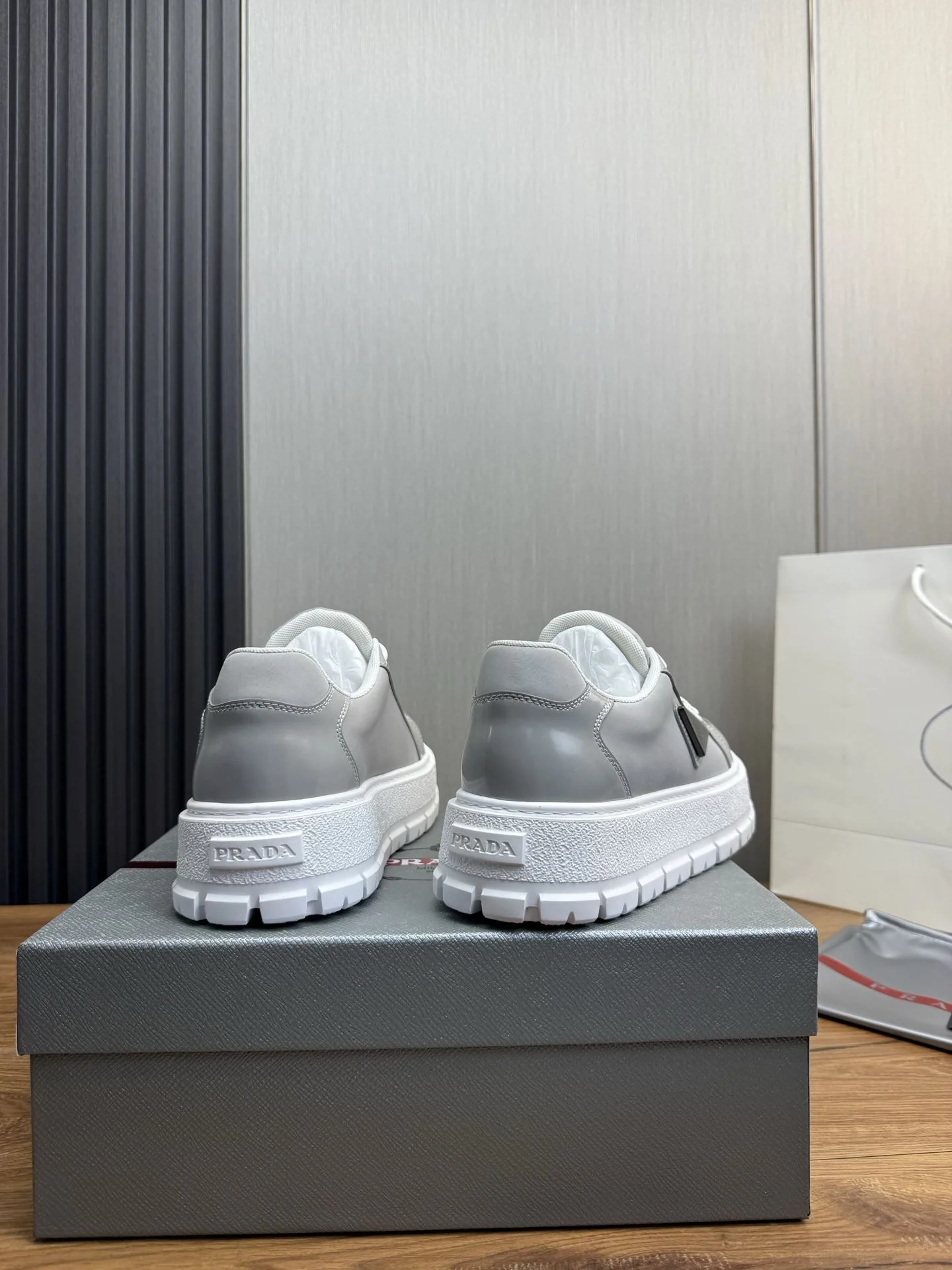 Prada Low Shoes Breathable 34193