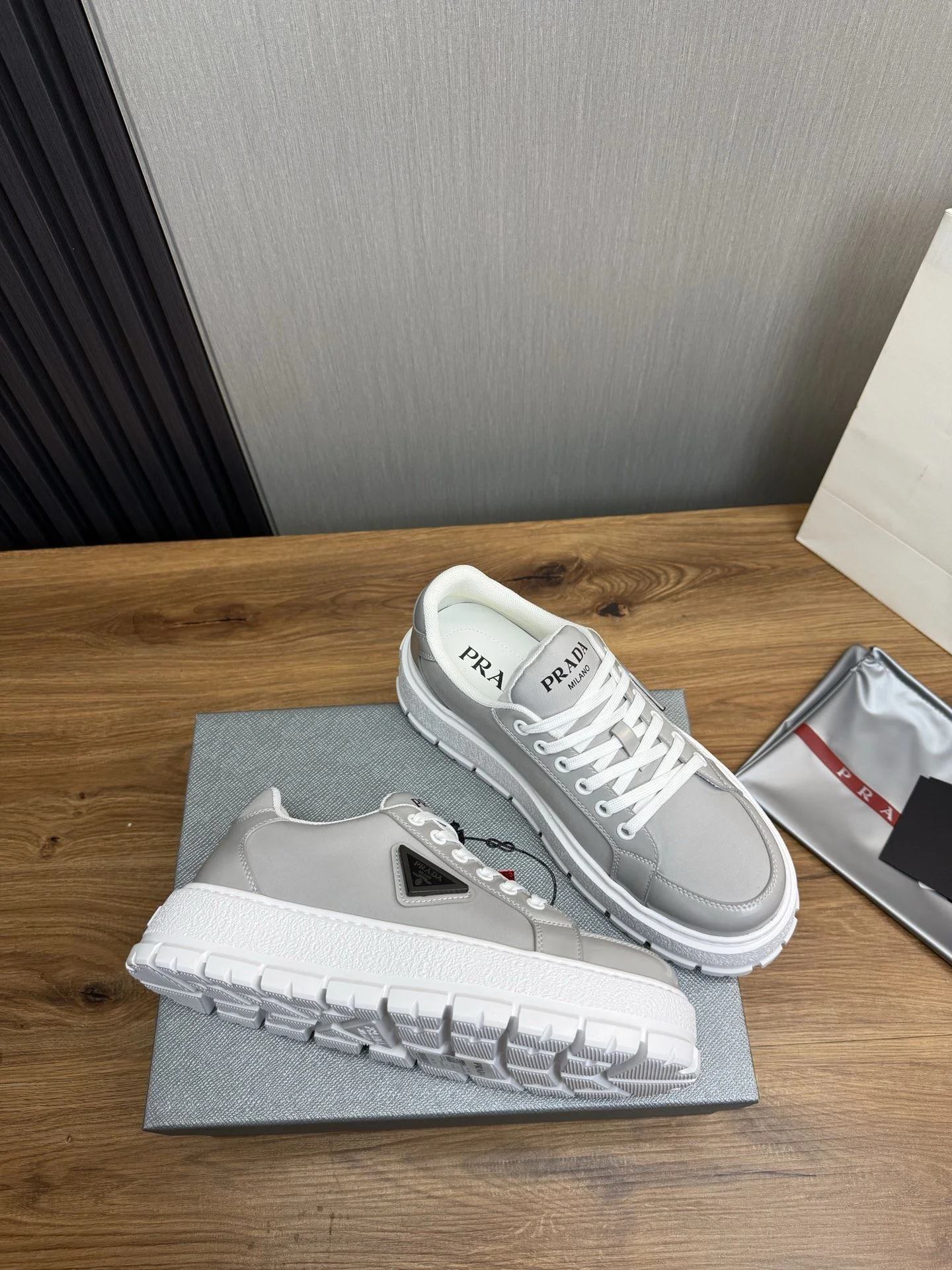 Prada Low Shoes Breathable 34193
