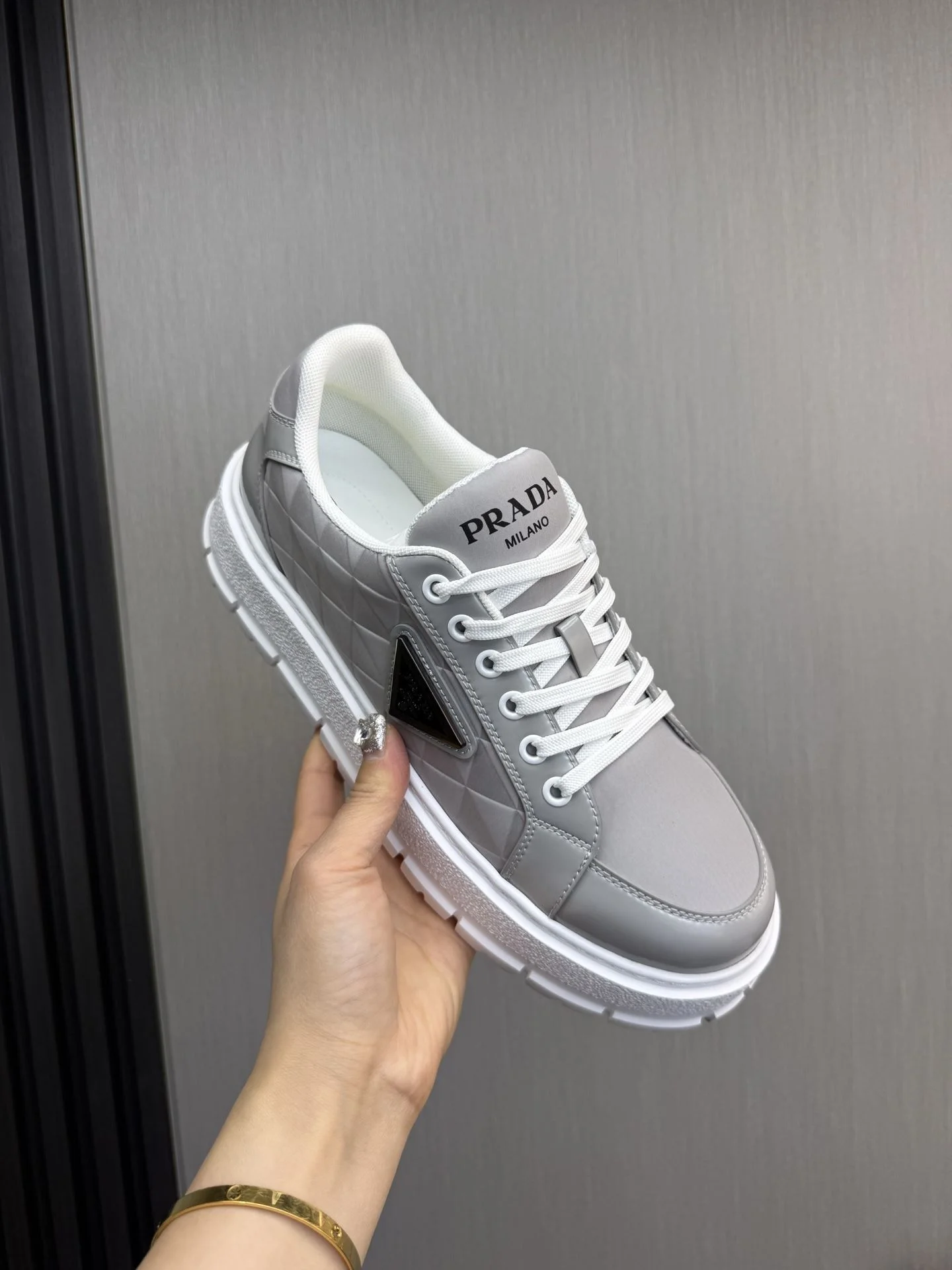 Elegant Prada Low Shoes 34190