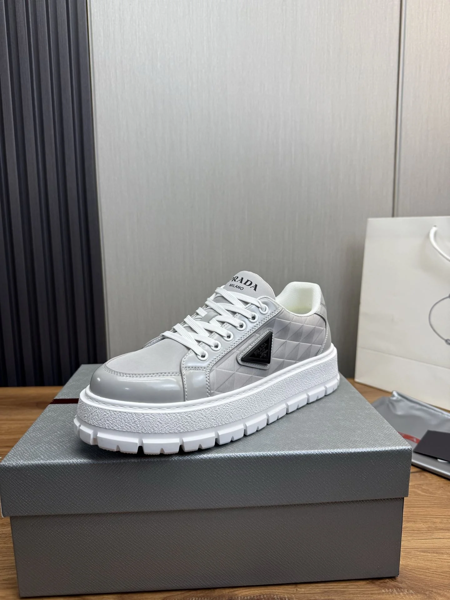 Elegant Prada Low Shoes 34190