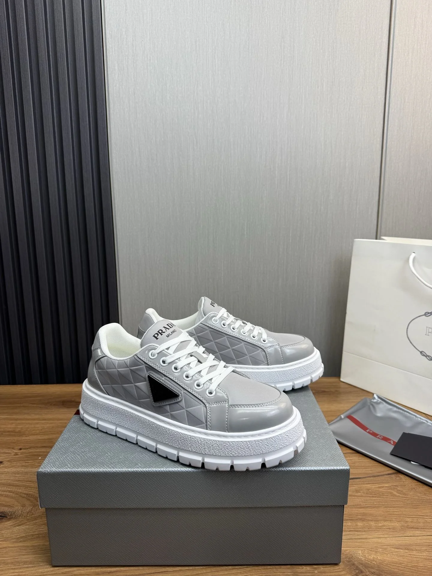 Elegant Prada Low Shoes 34190