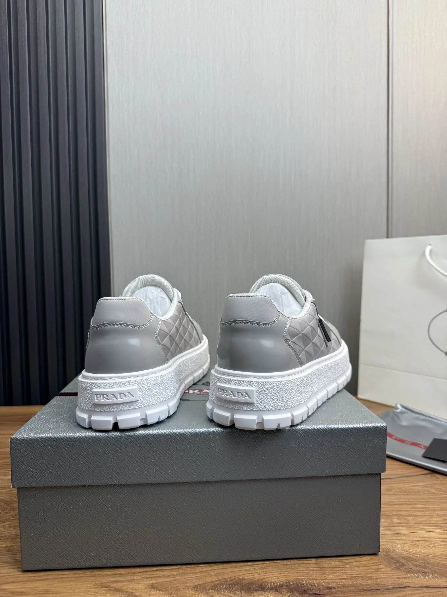 Elegant Prada Low Shoes 34190