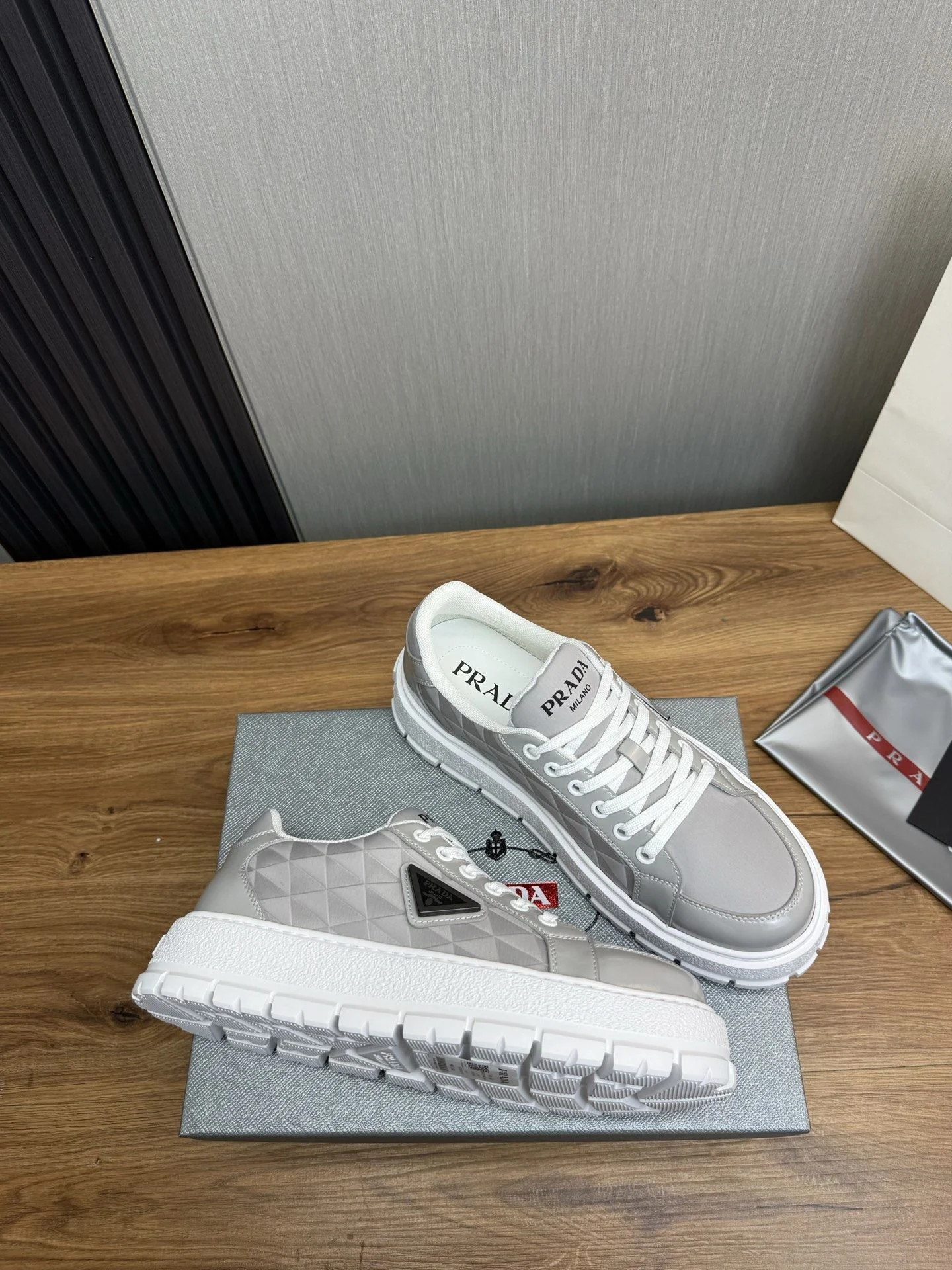 Elegant Prada Low Shoes 34190