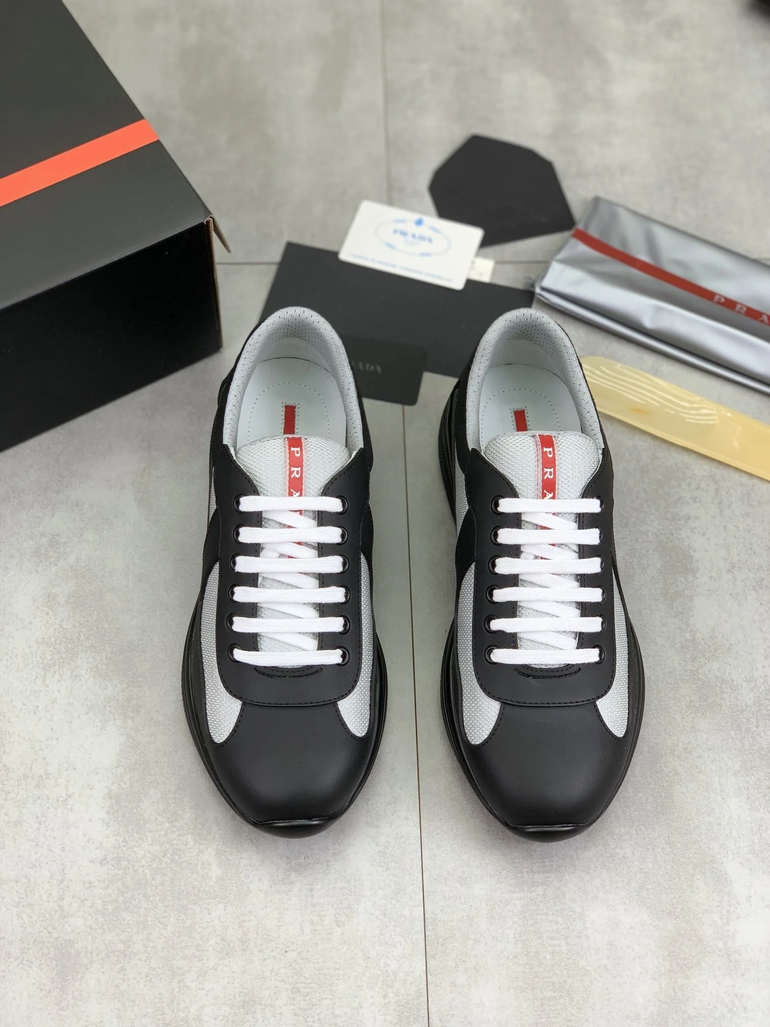 Trendsetting Prada Low Shoes 34163