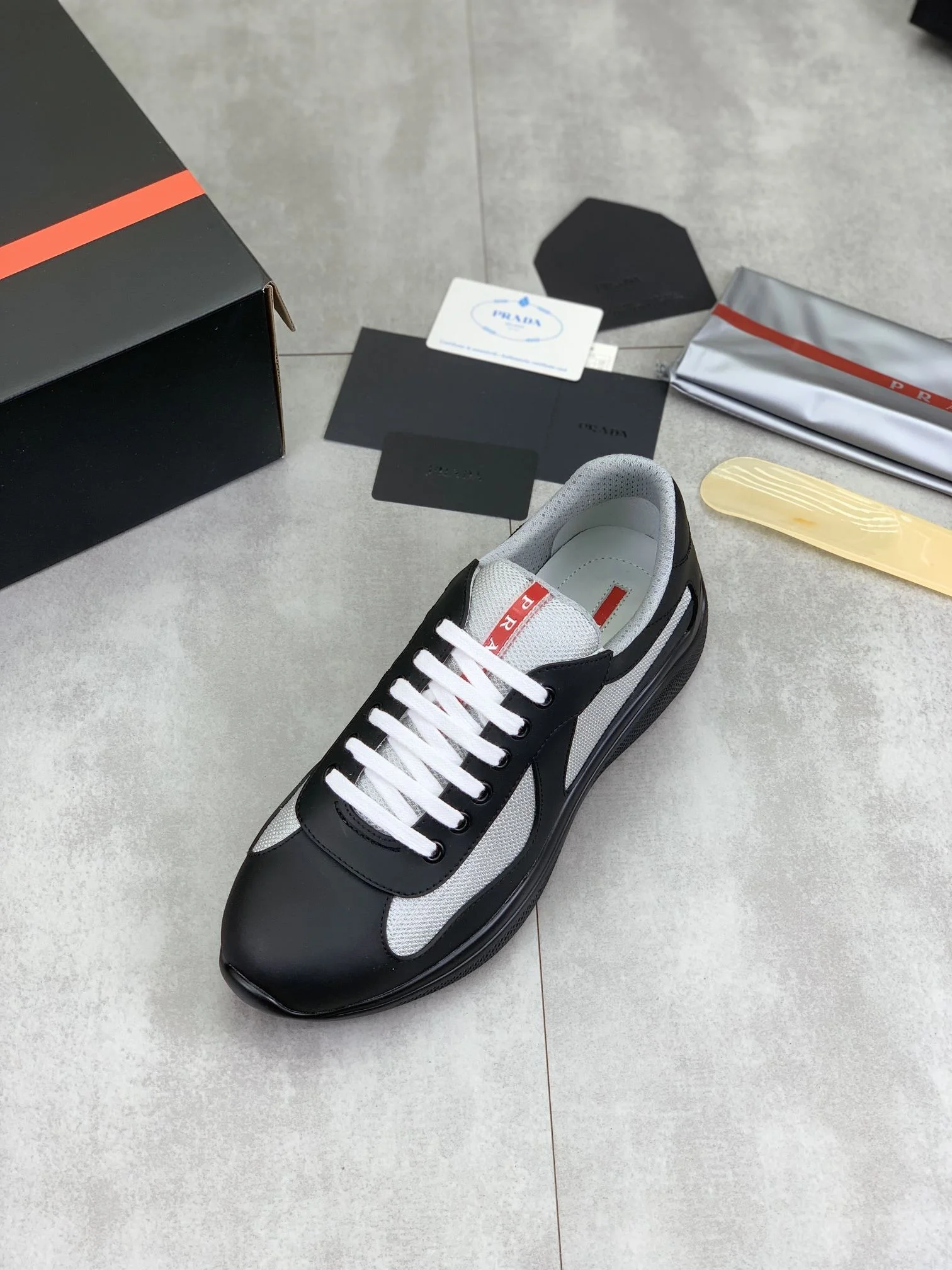 Trendsetting Prada Low Shoes 34163
