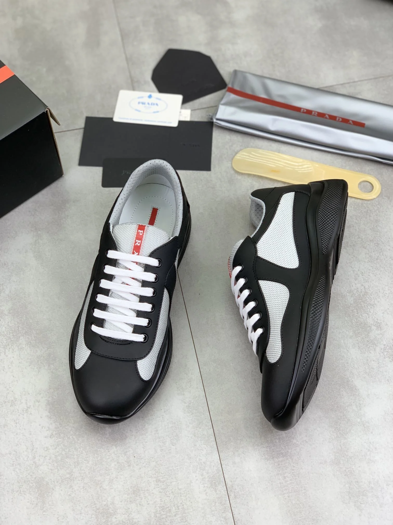 Trendsetting Prada Low Shoes 34163