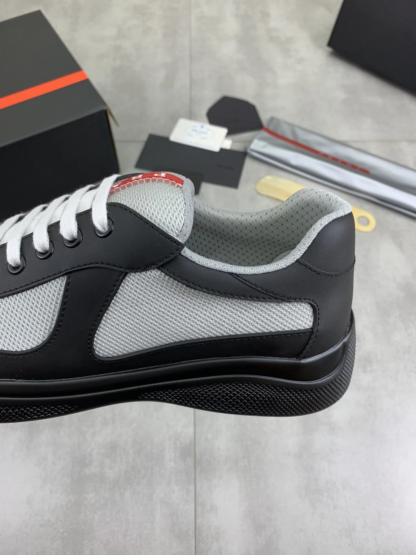 Trendsetting Prada Low Shoes 34163