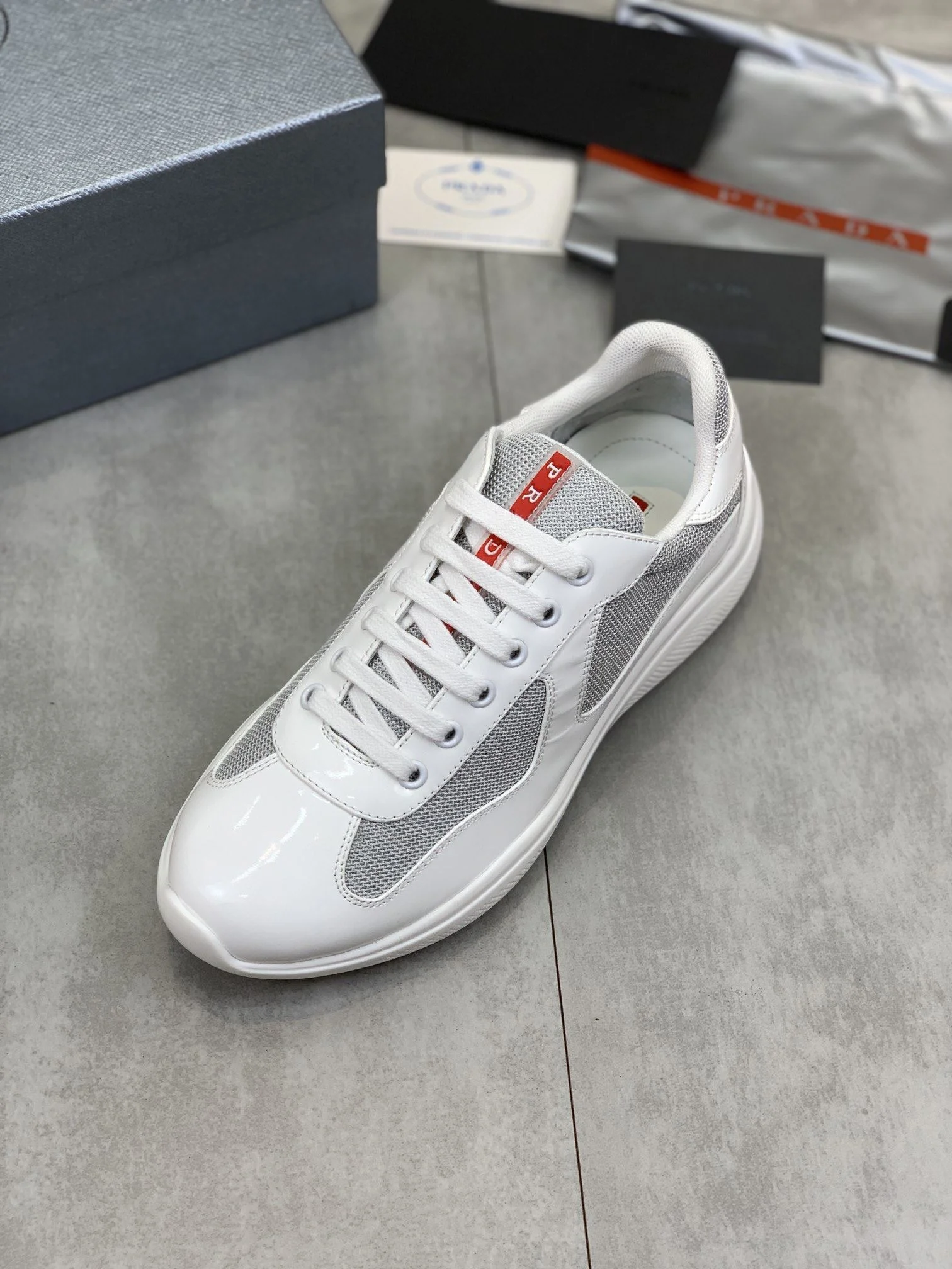 Durable Prada Low Shoes 34179