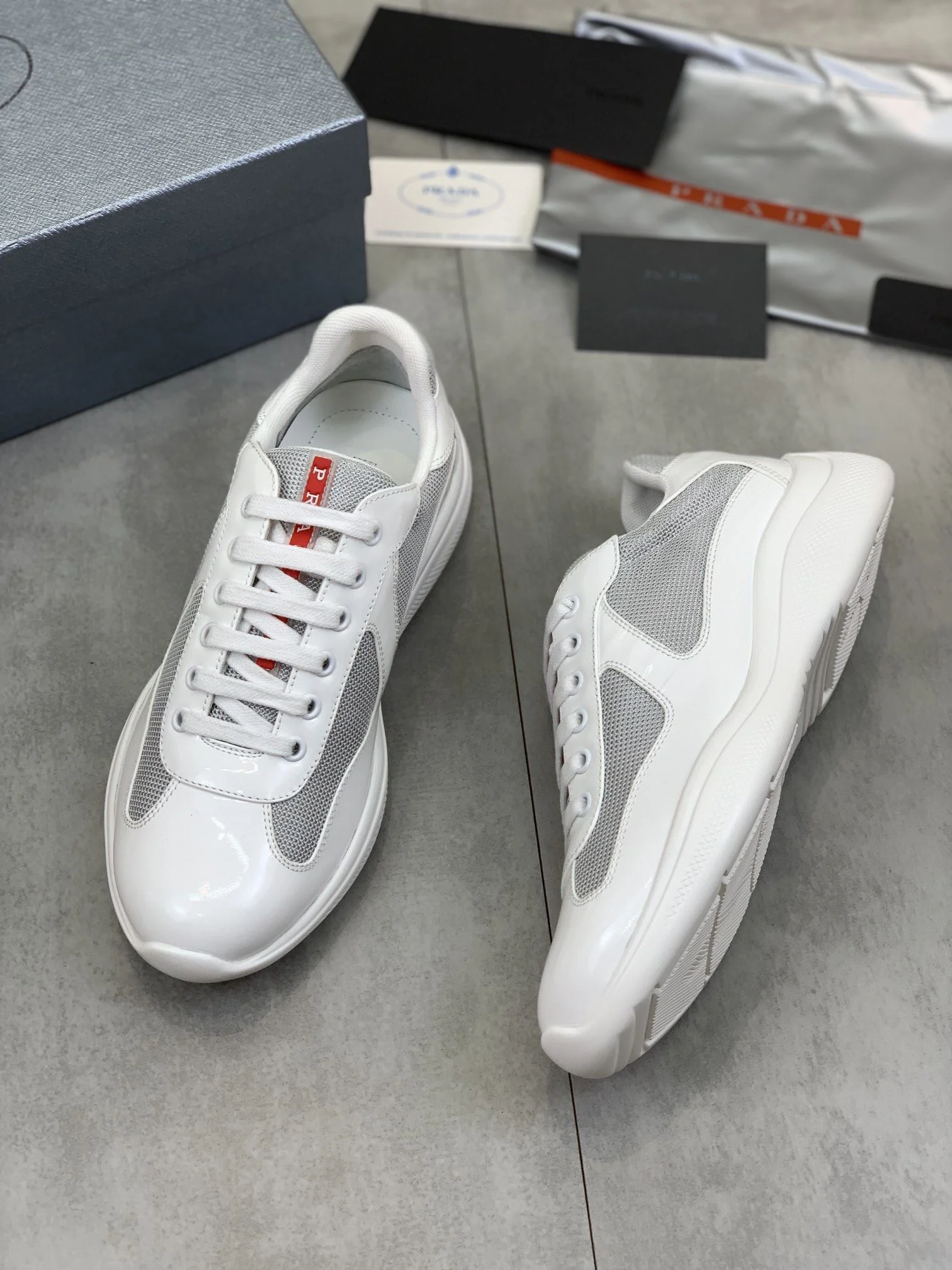 Durable Prada Low Shoes 34179