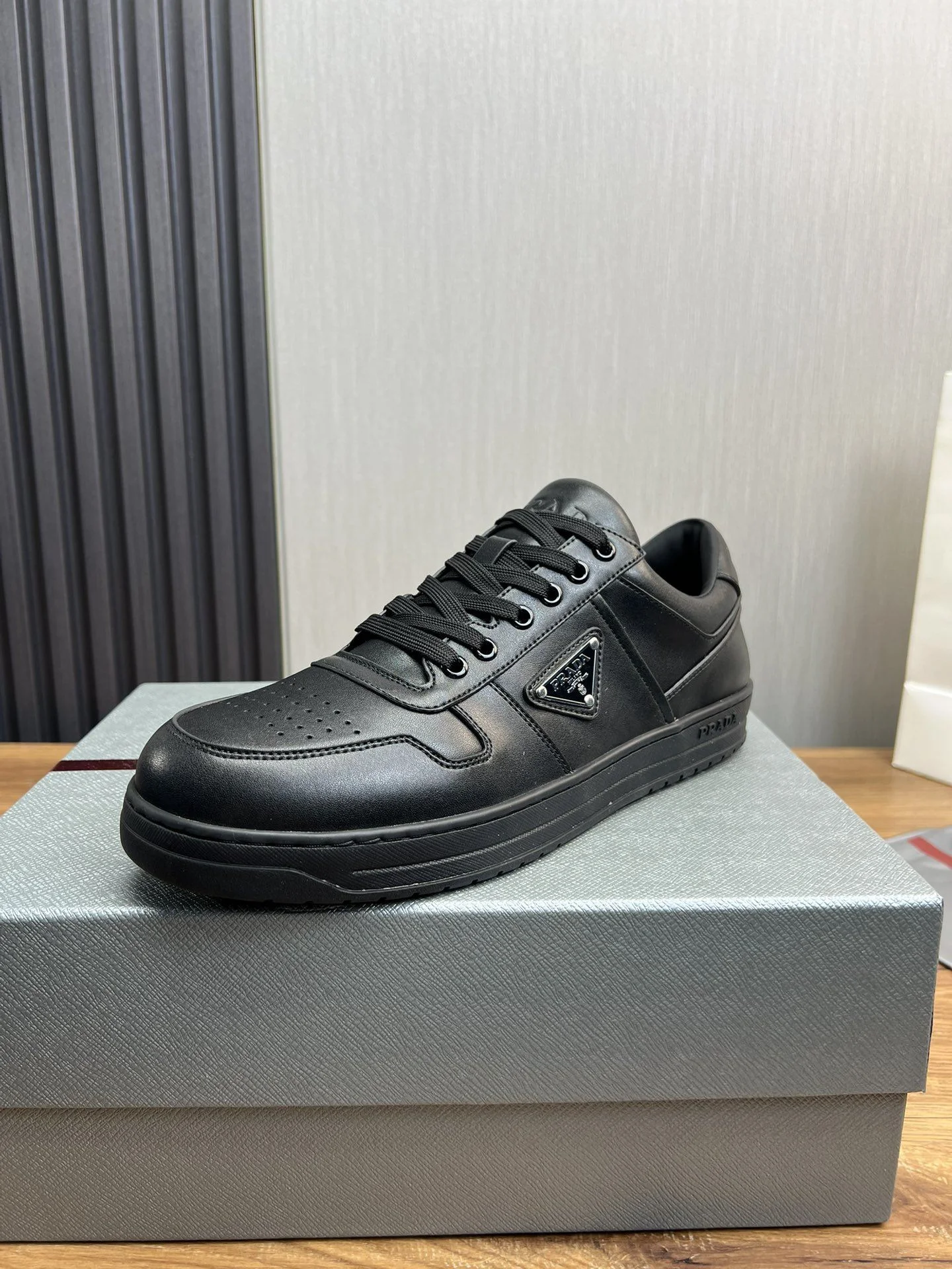 Stylish Prada Low Shoes 34165