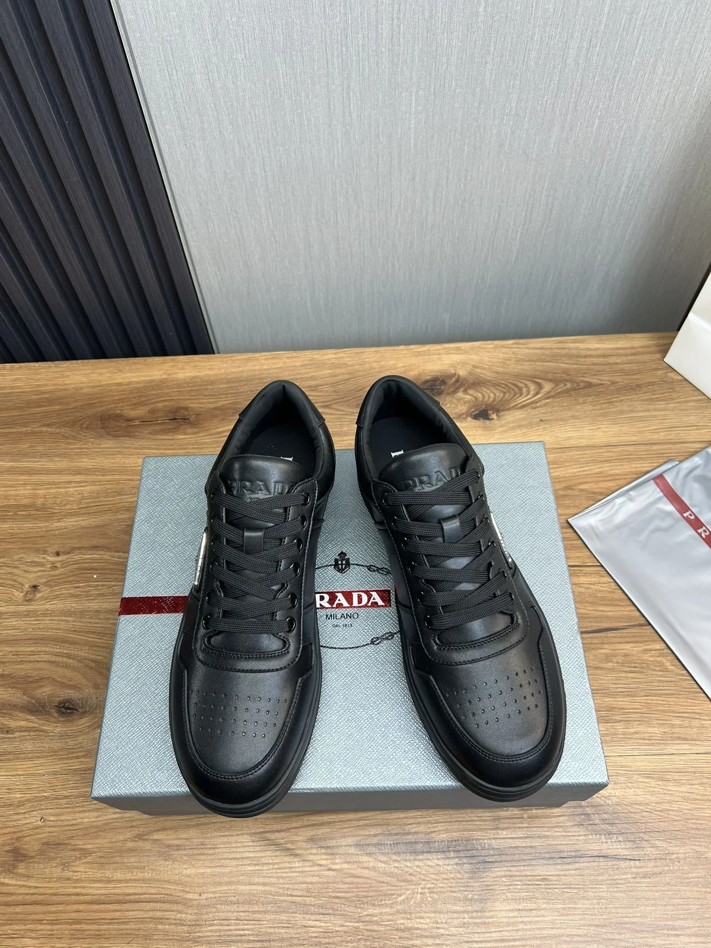 Stylish Prada Low Shoes 34165