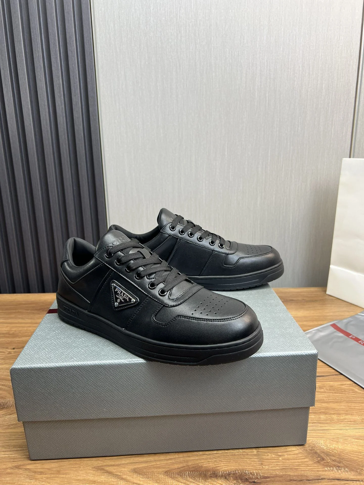Stylish Prada Low Shoes 34165