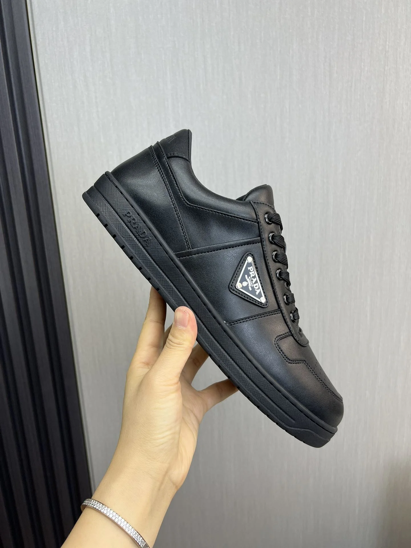 Stylish Prada Low Shoes 34165