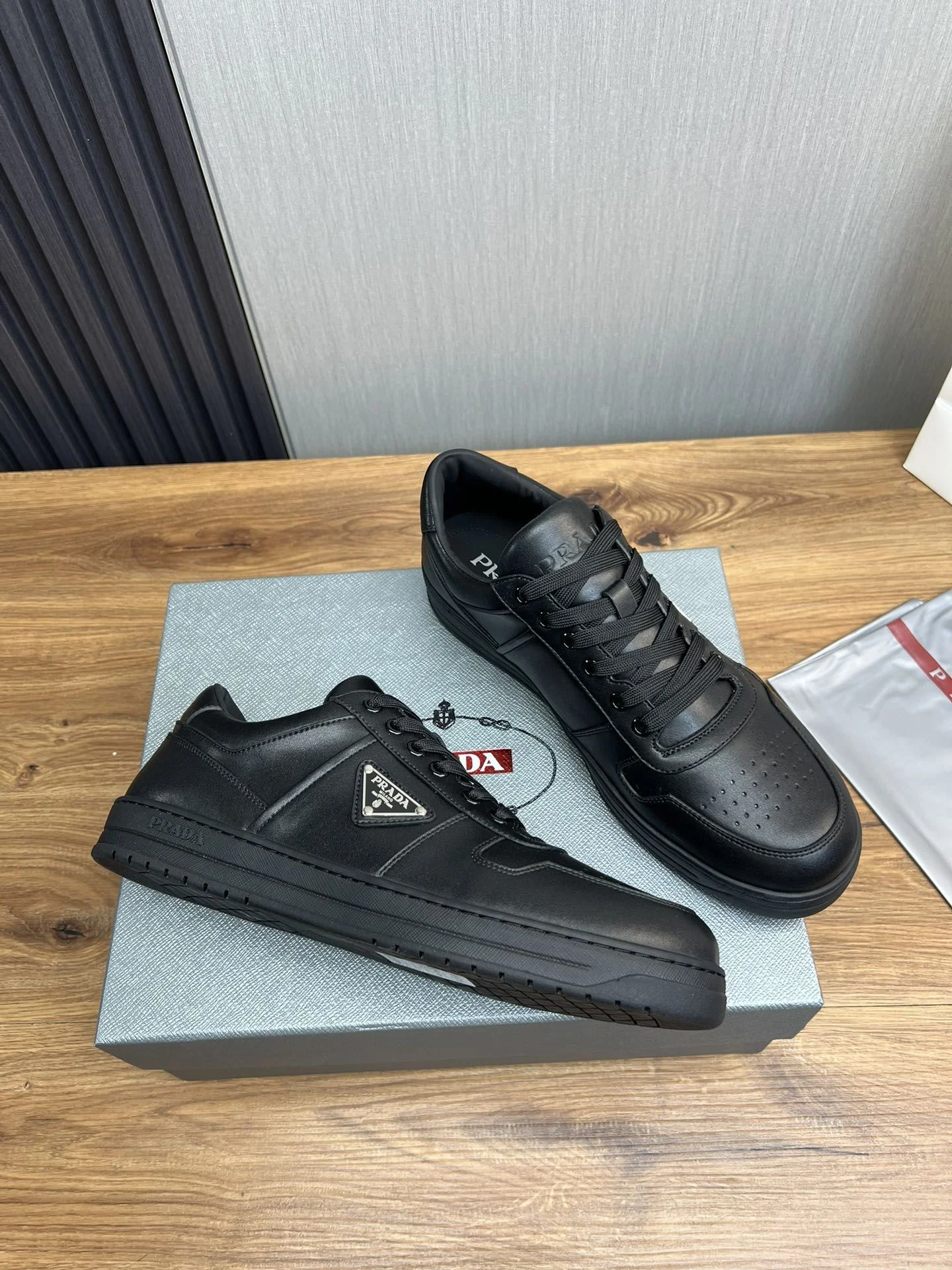Stylish Prada Low Shoes 34165