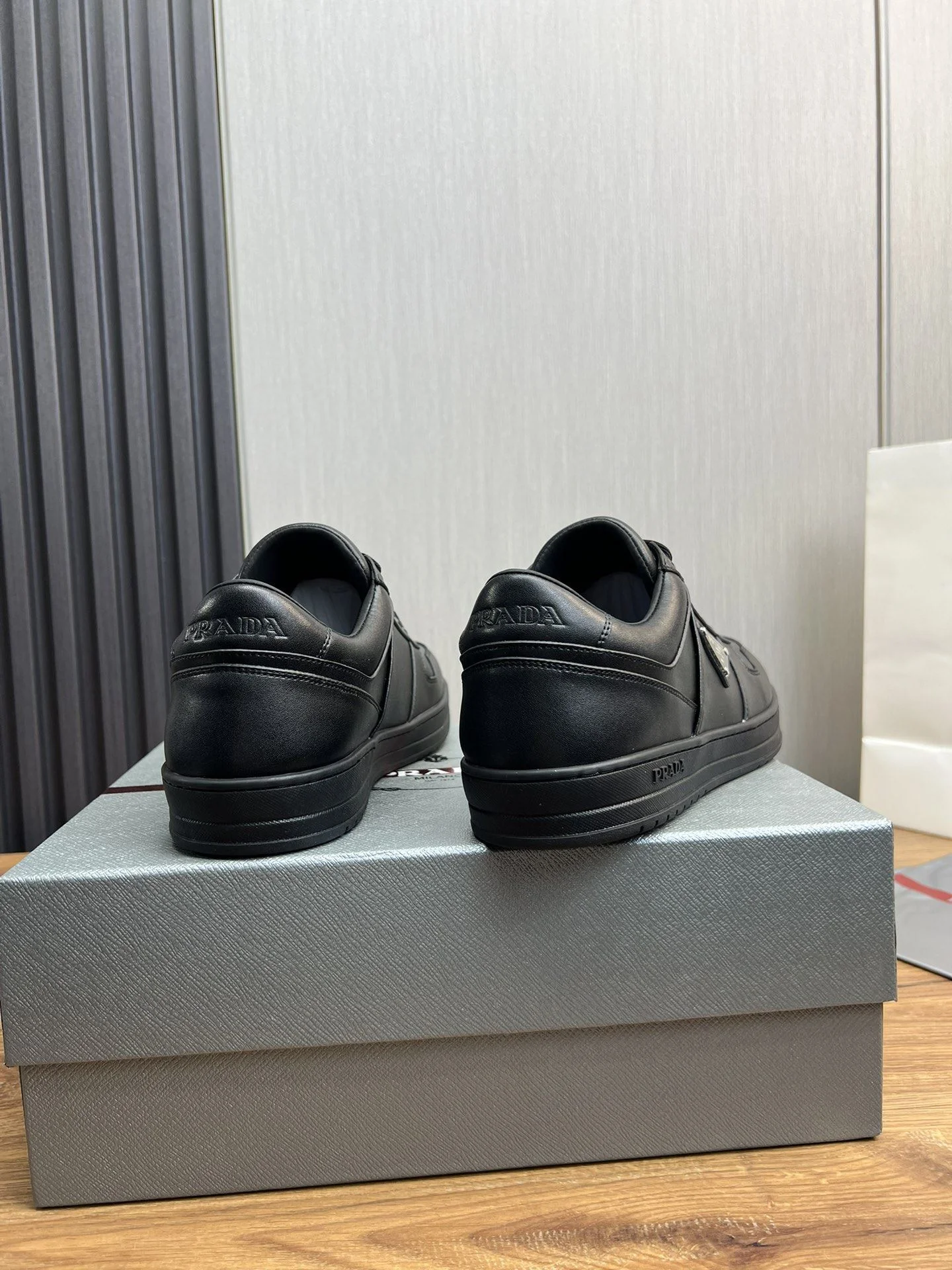 Stylish Prada Low Shoes 34165