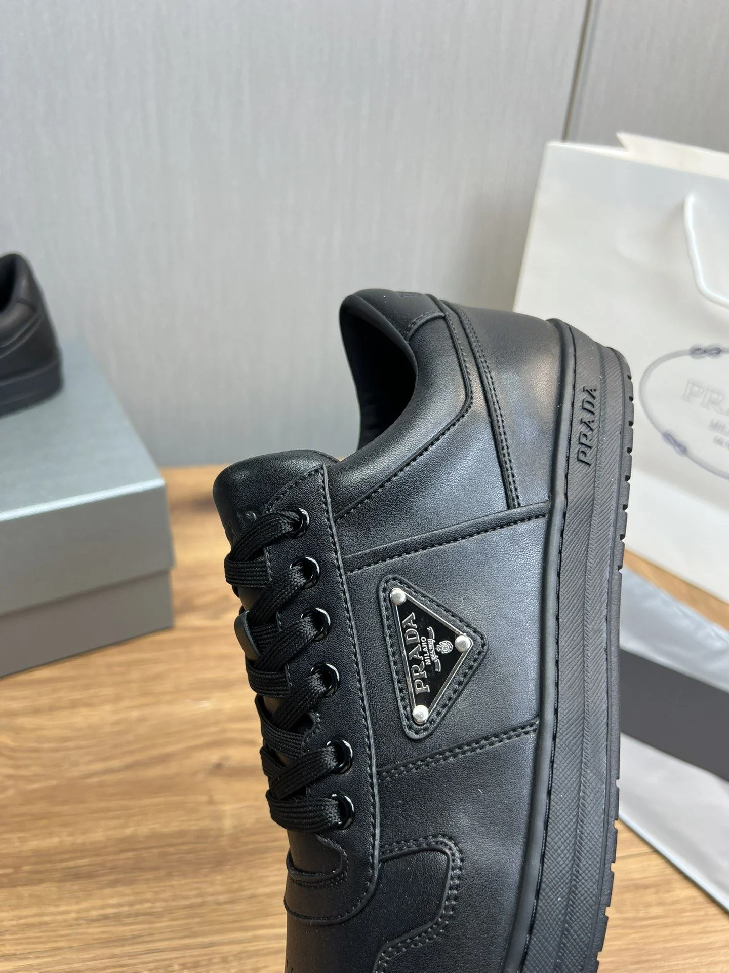 Stylish Prada Low Shoes 34165