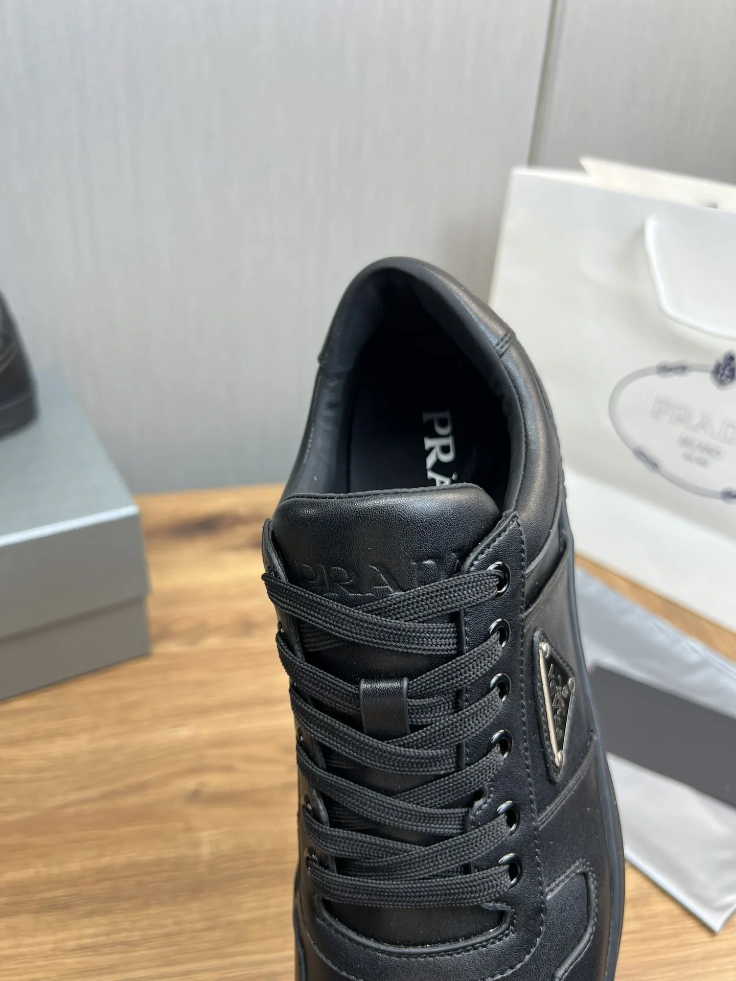 Stylish Prada Low Shoes 34165
