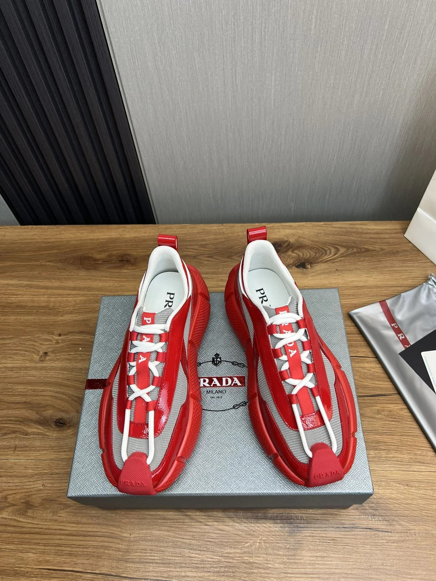 Effortless Prada Low Shoes 34157