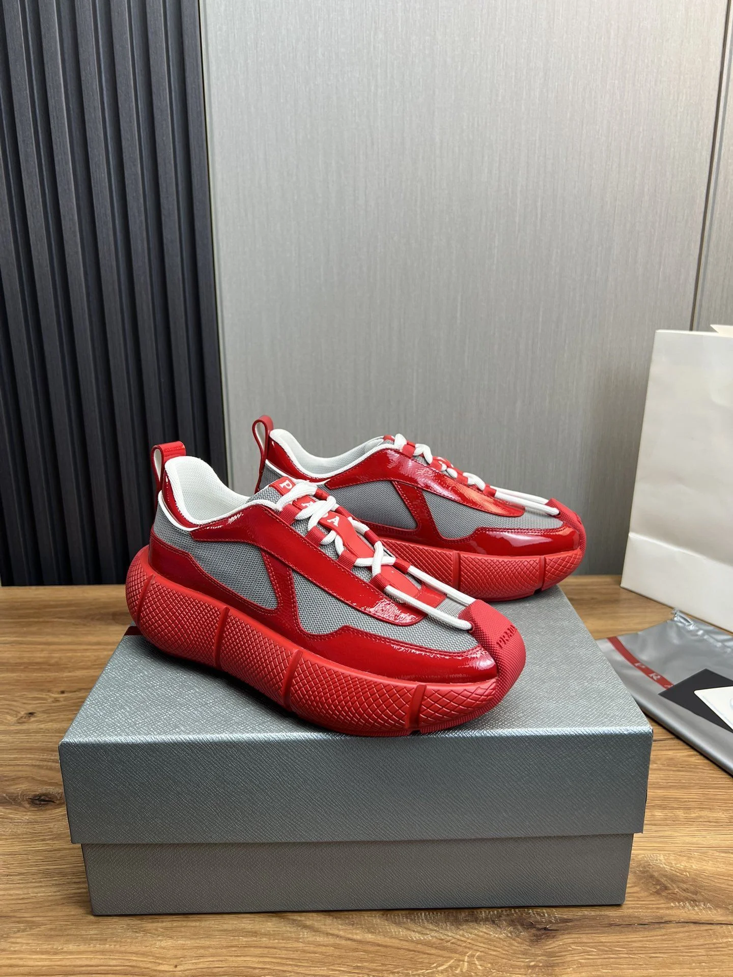 Effortless Prada Low Shoes 34157