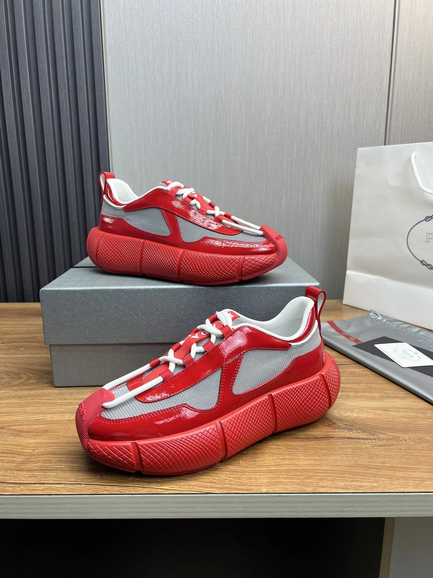 Effortless Prada Low Shoes 34157