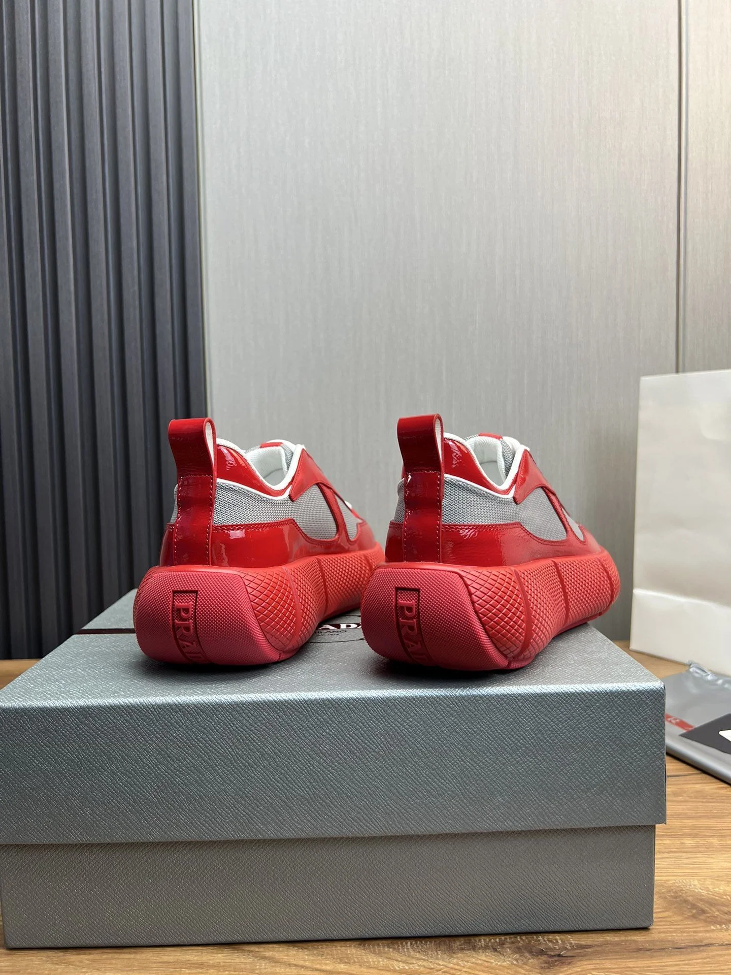 Effortless Prada Low Shoes 34157