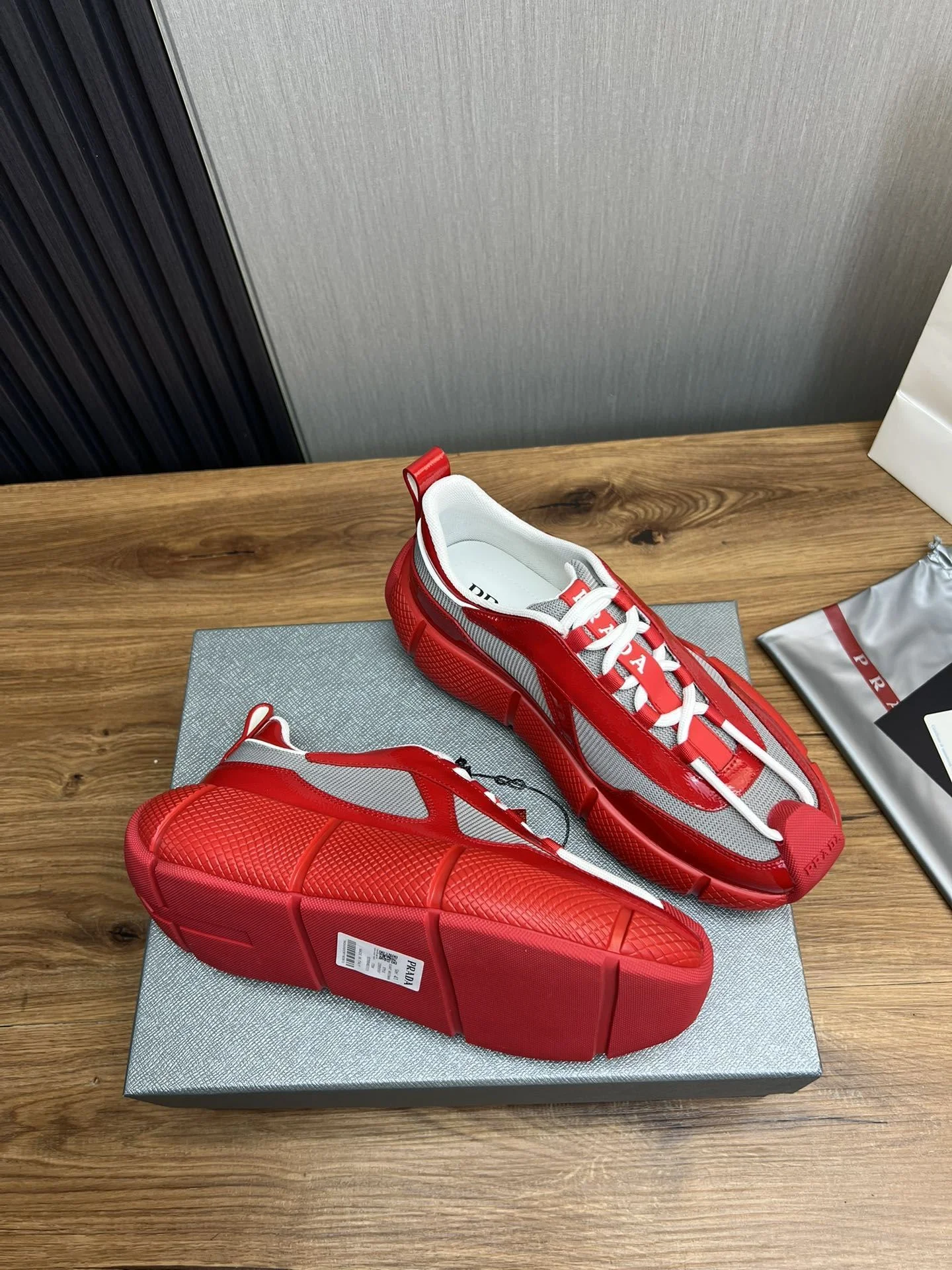 Effortless Prada Low Shoes 34157