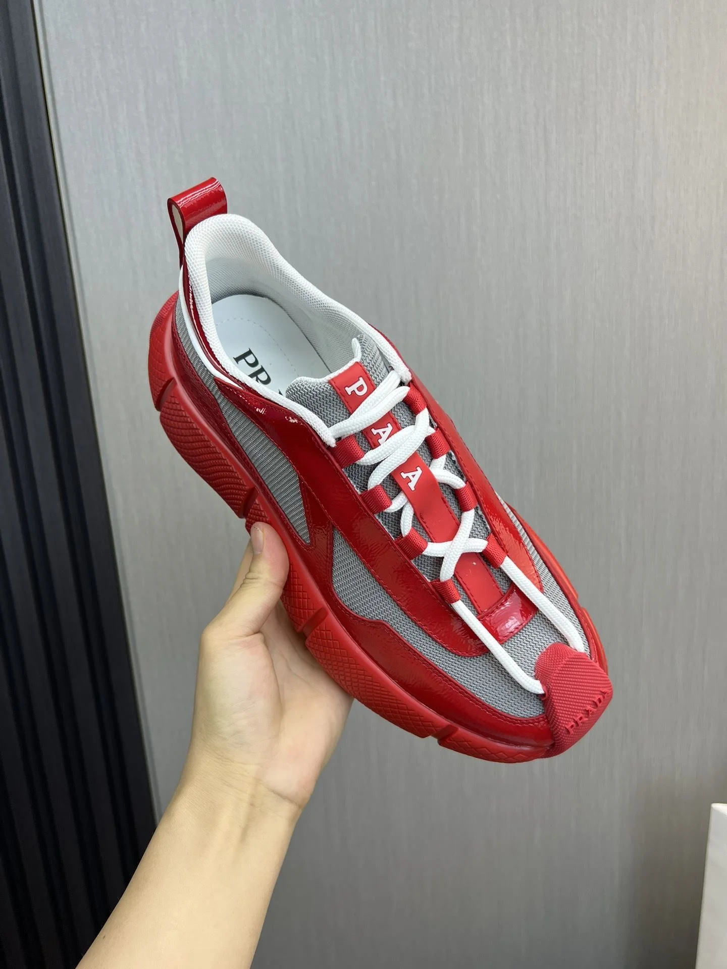 Effortless Prada Low Shoes 34157