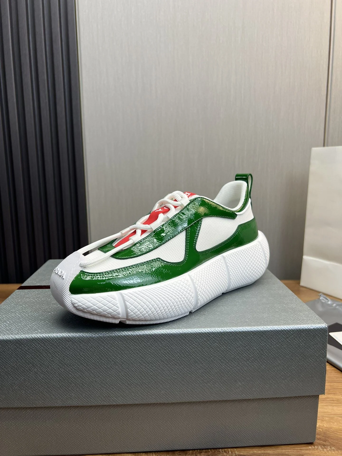Minimalist Prada Low Shoes 34155