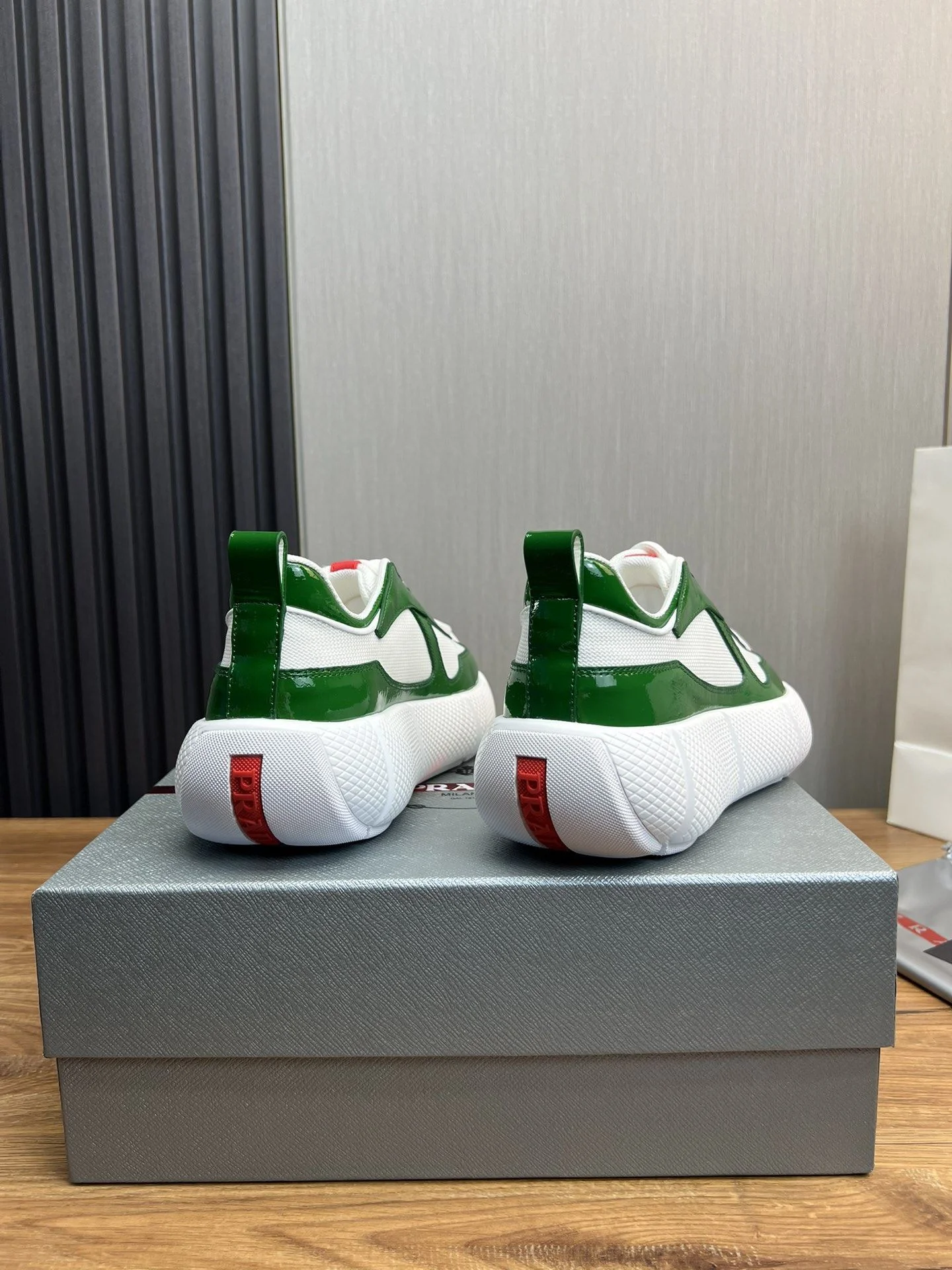 Minimalist Prada Low Shoes 34155