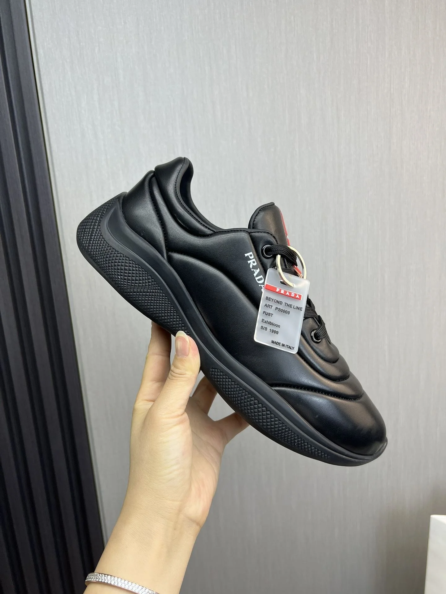 Minimalist Prada Low Shoes 34151