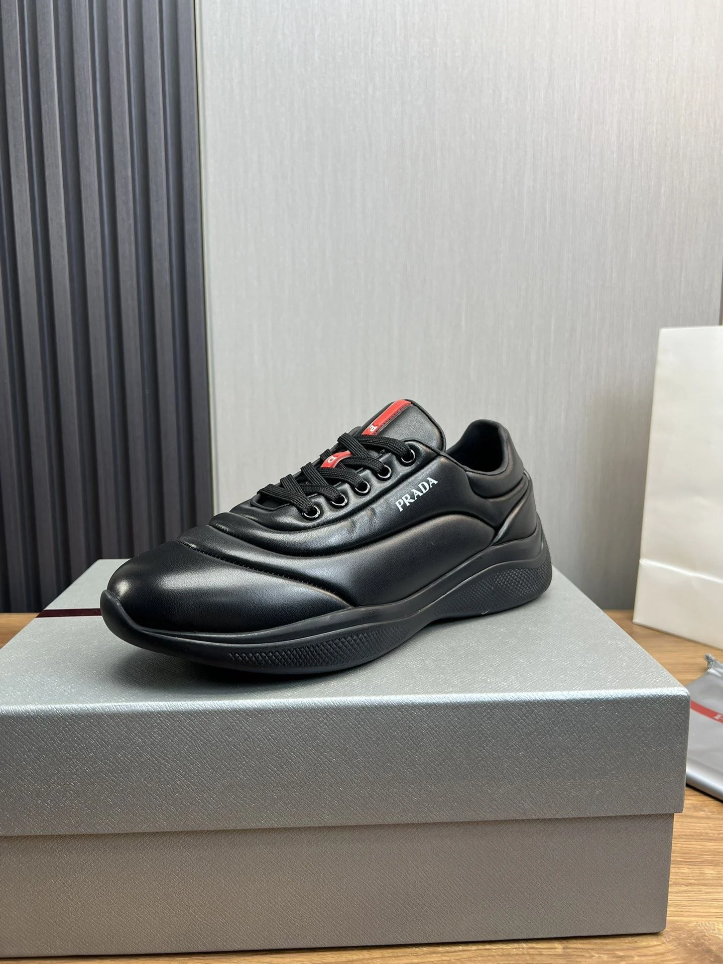 Minimalist Prada Low Shoes 34151