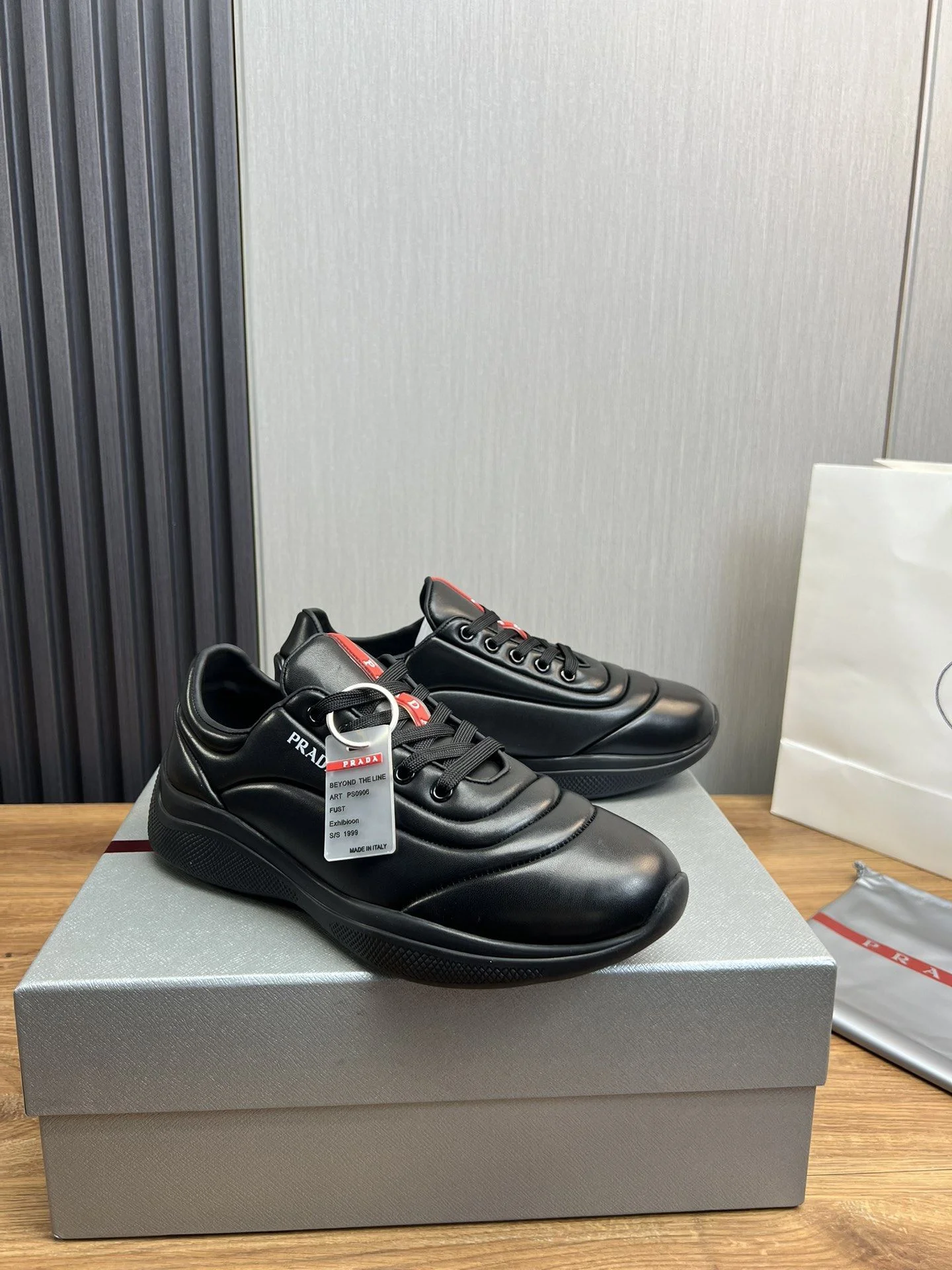 Minimalist Prada Low Shoes 34151