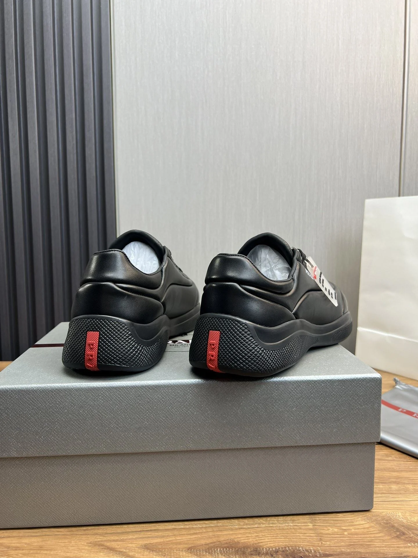 Minimalist Prada Low Shoes 34151