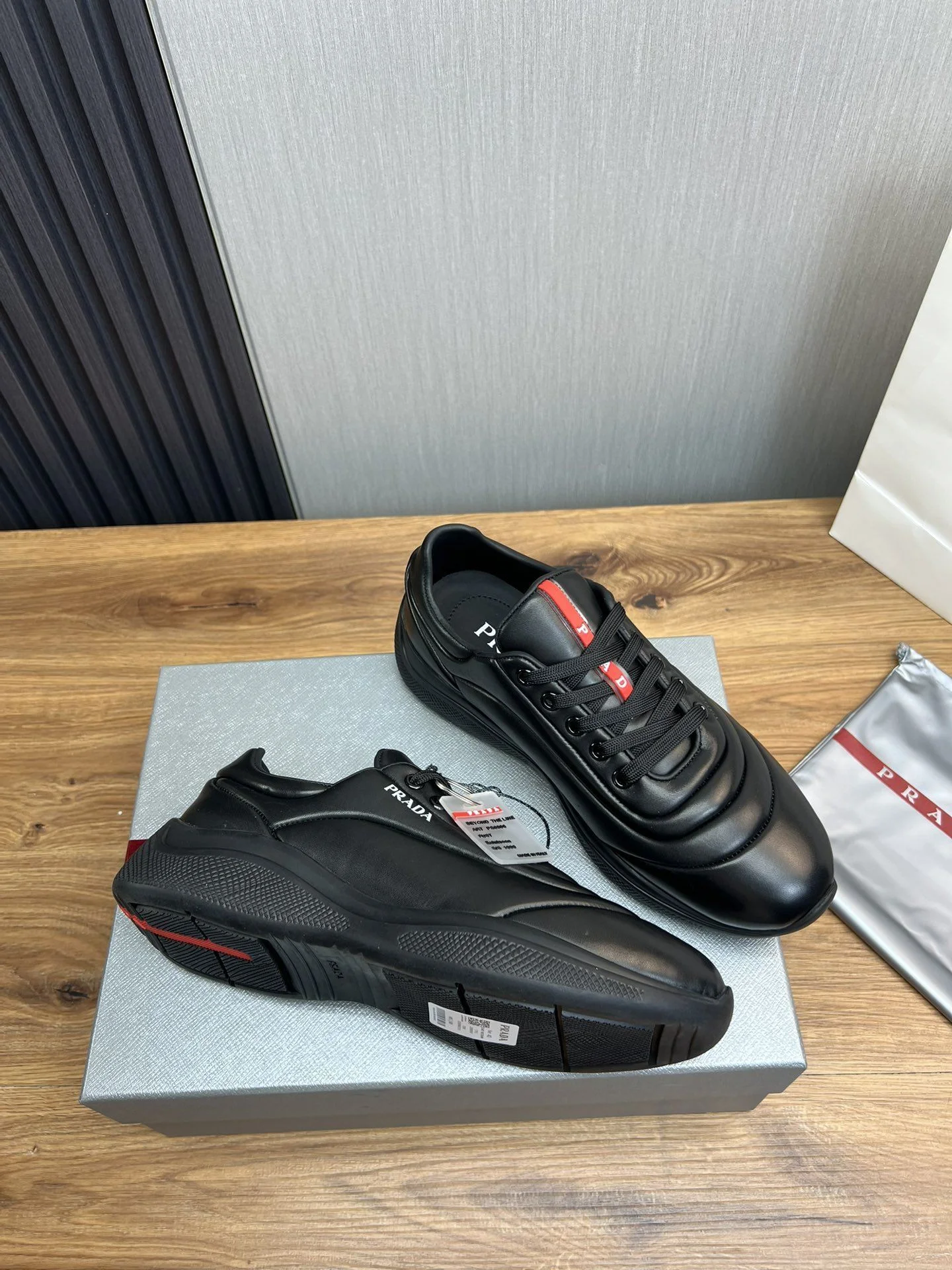 Minimalist Prada Low Shoes 34151