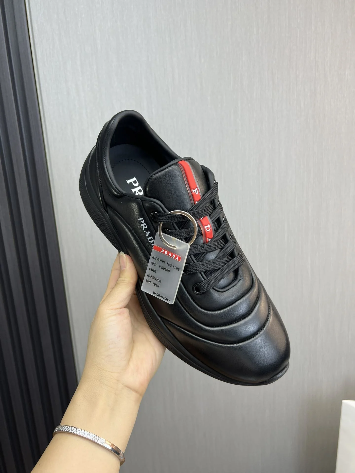 Minimalist Prada Low Shoes 34151