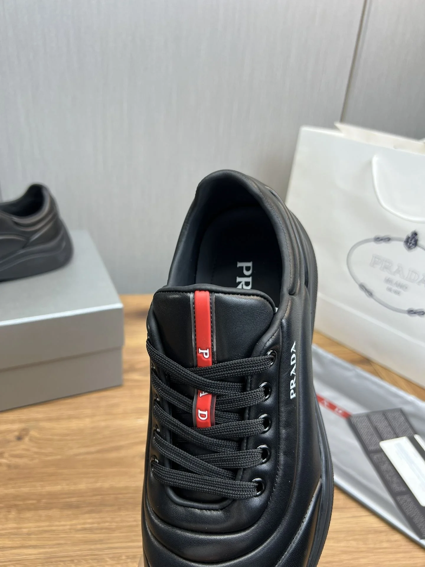 Minimalist Prada Low Shoes 34151