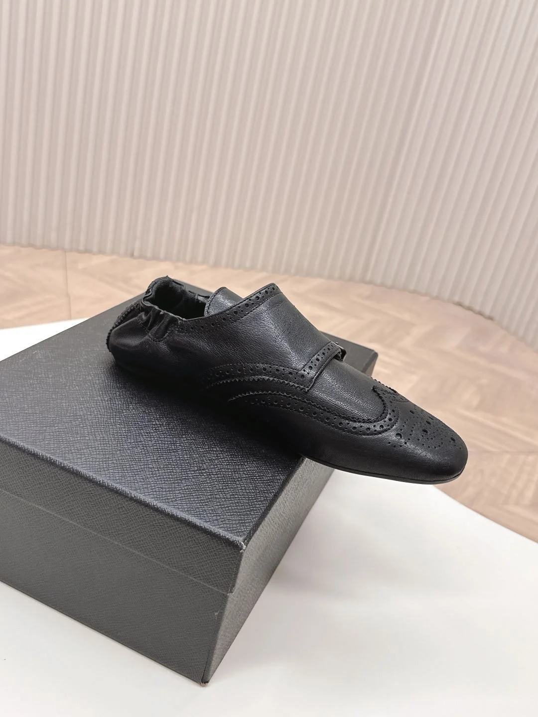 Prada Low Shoes Durable 34146