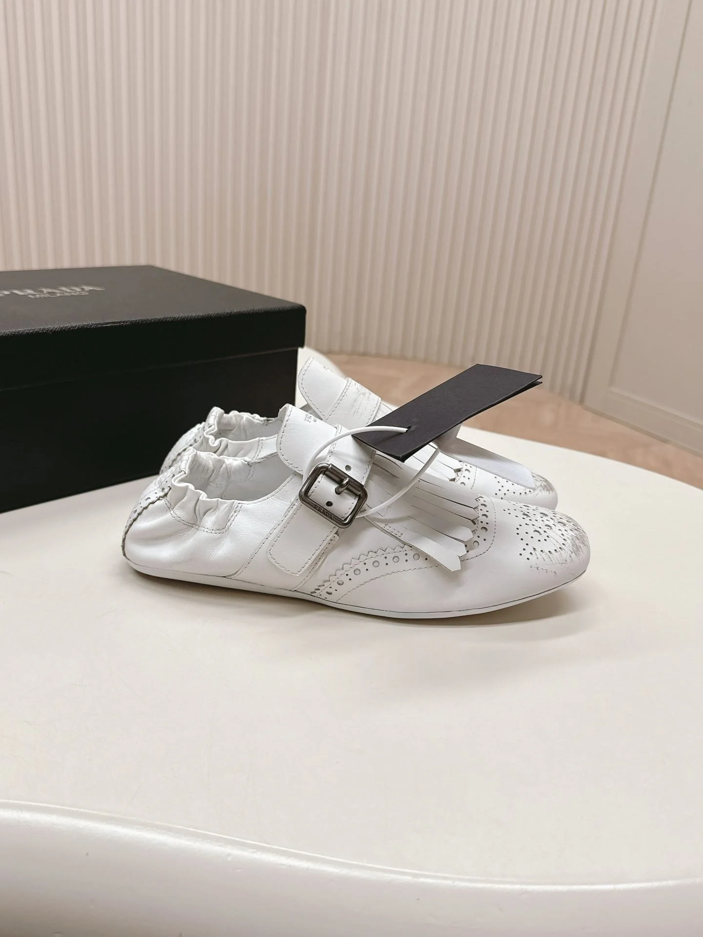 Prada Low Shoes Modern 34143