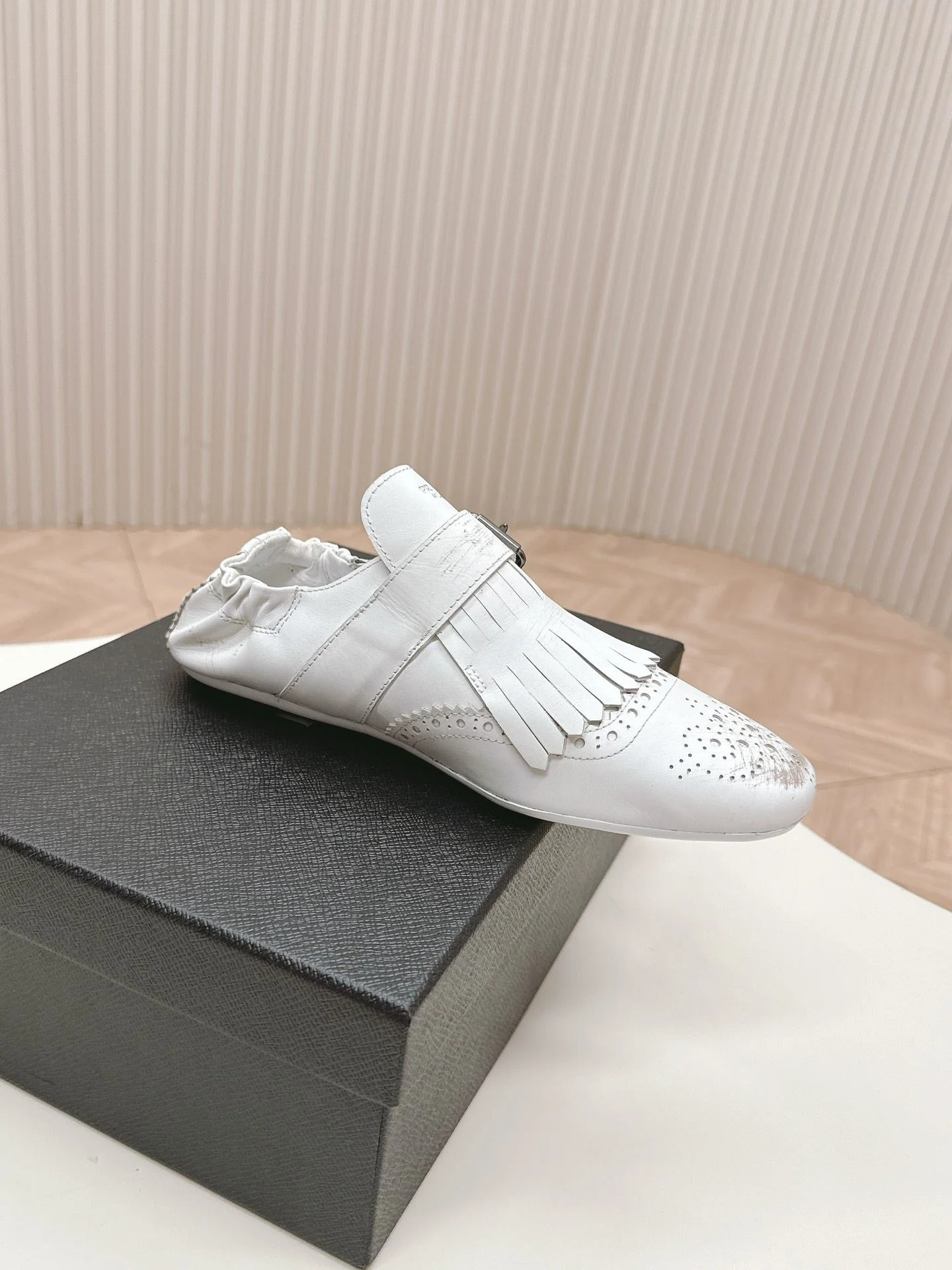 Prada Low Shoes Modern 34143