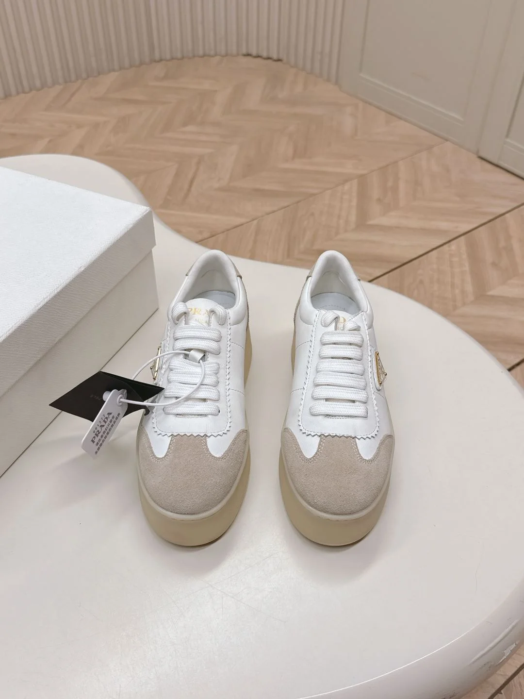 Stylish Prada Low Shoes 34140
