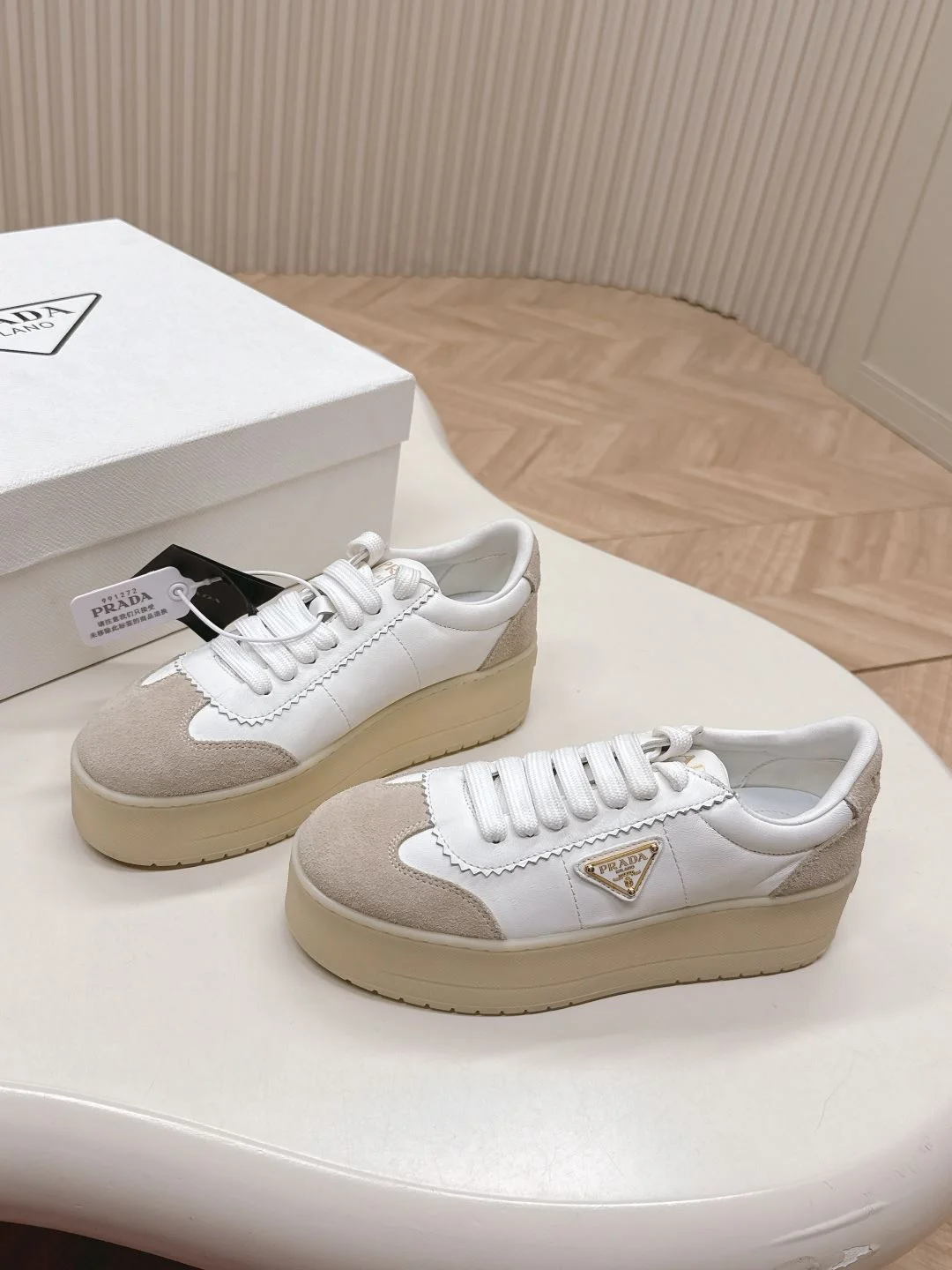 Stylish Prada Low Shoes 34140