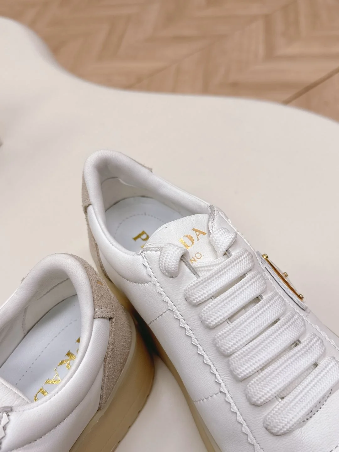 Stylish Prada Low Shoes 34140